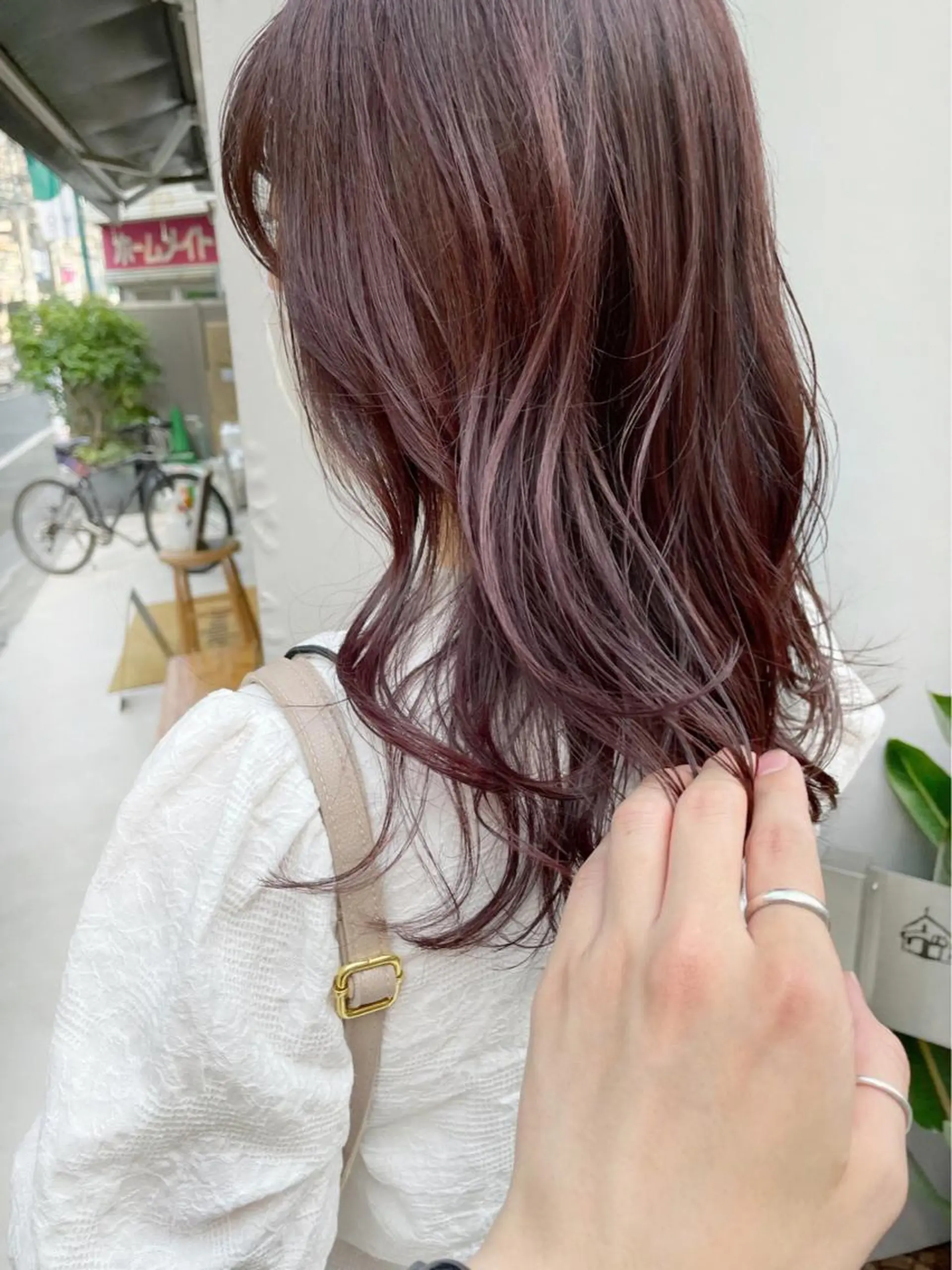 セミロング カラー ブラウンカラー ピンクカラー ピンクブラウン カット ヘアカラー トリートメント HIROKI ” stylistのヘアスタイル