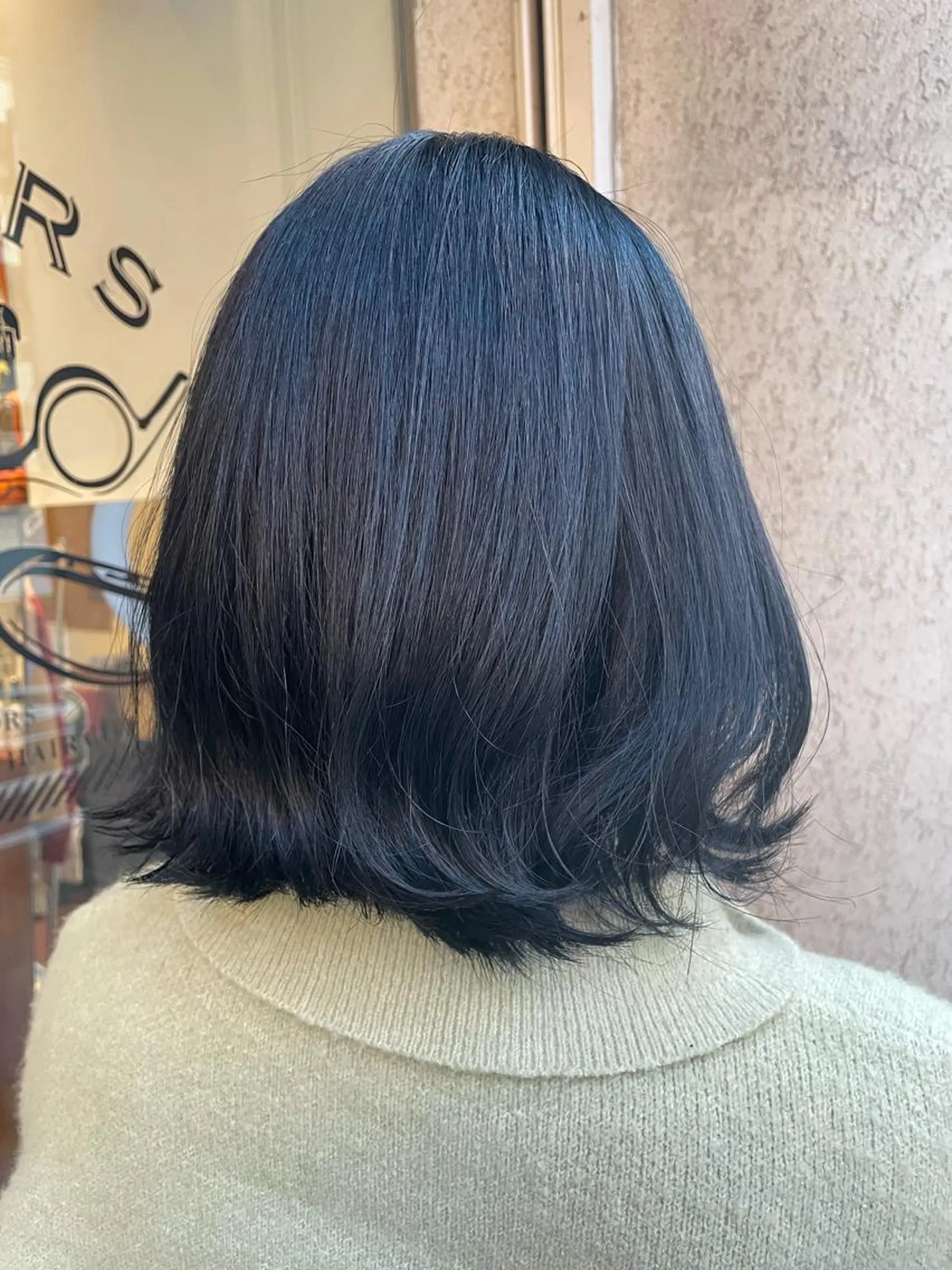 ミディアム カラー 黒髪 ブルーカラー ブルーブラック CoCooN 店長 さのえみのヘアスタイル