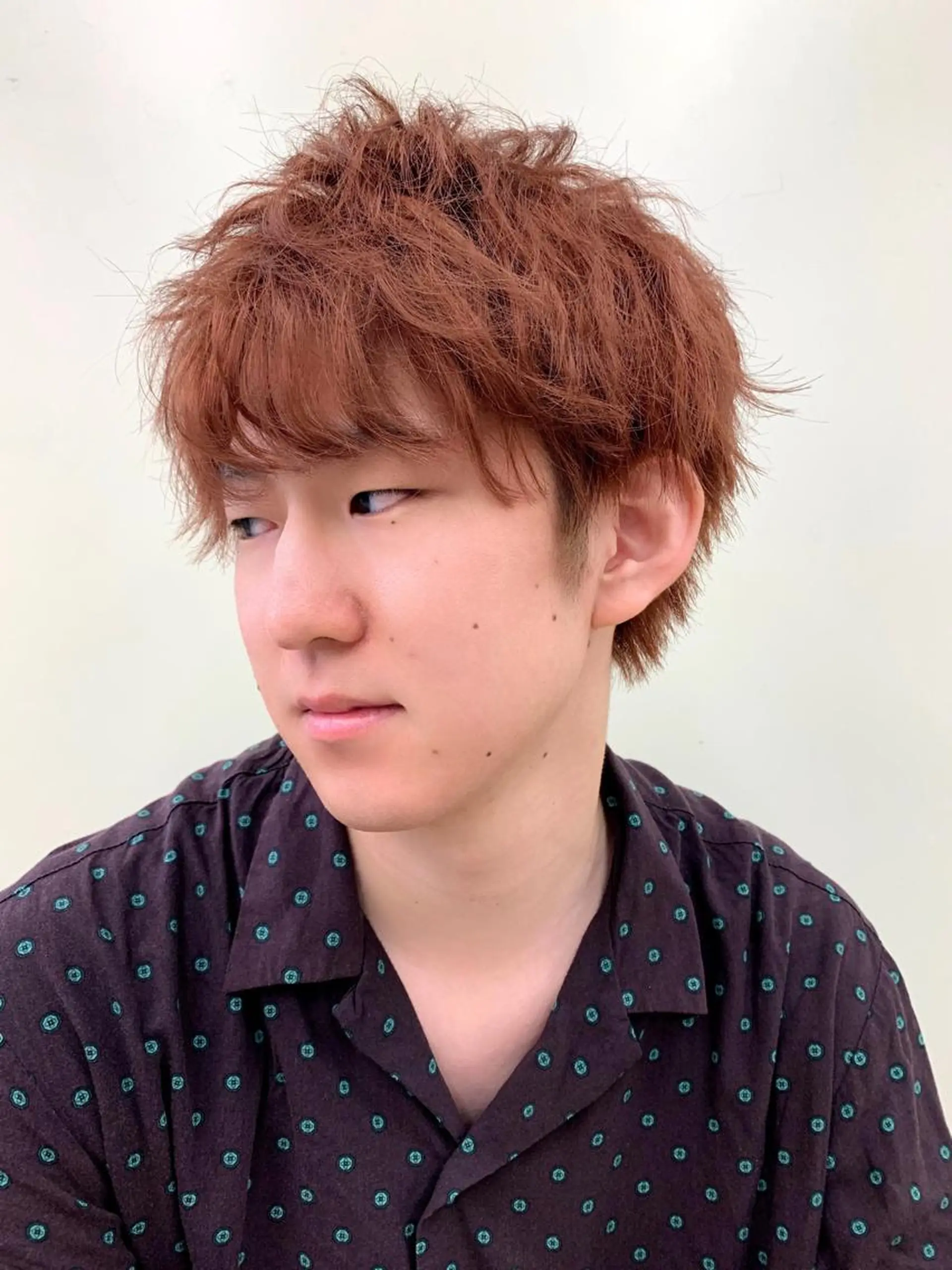 ショート カラー メンズ ベージュカラー オレンジ オレンジベージュ YU KIのヘアスタイル