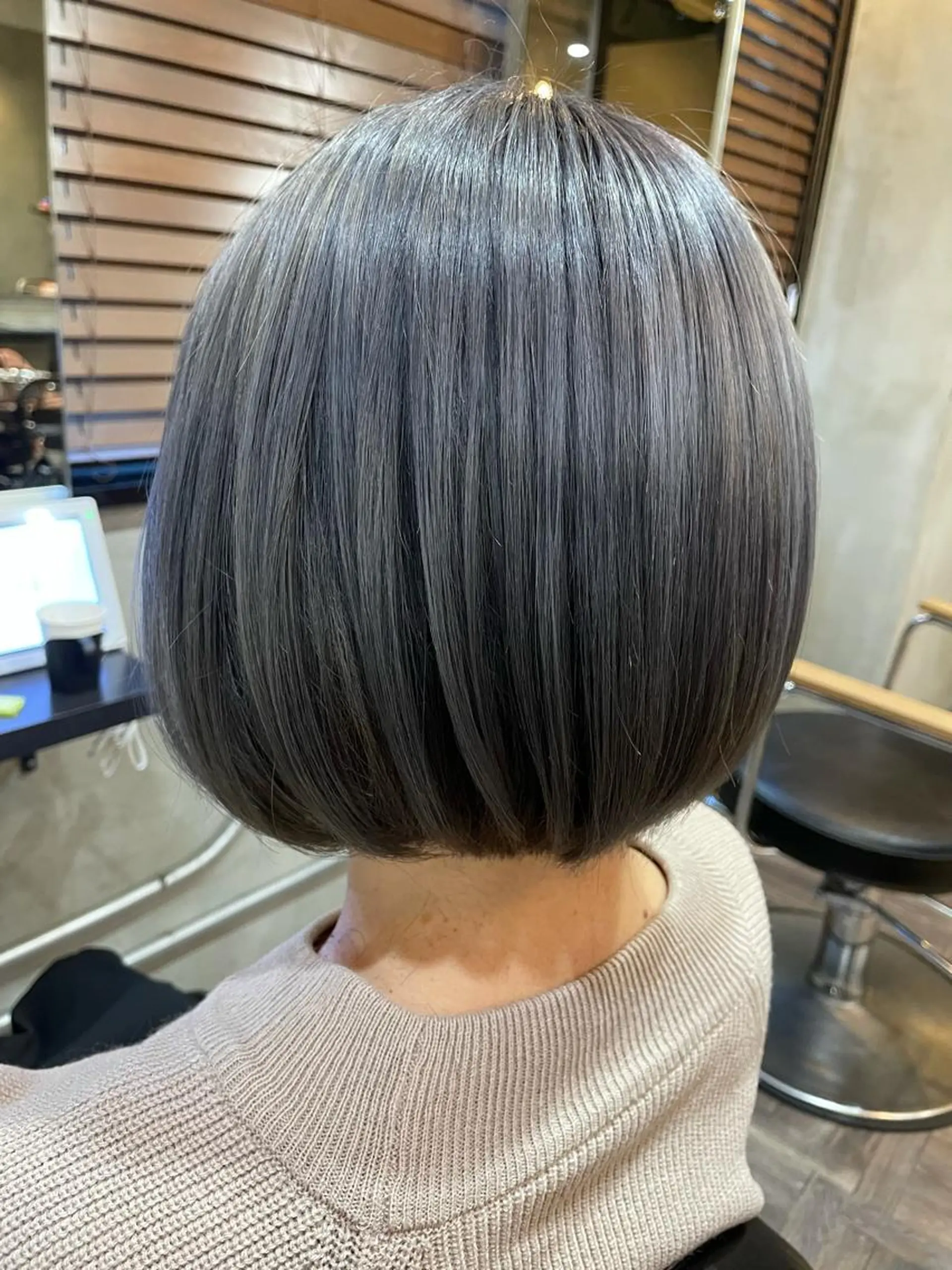 ショート カラー ブリーチ グレージュ シルバー シルバーグレージュ La fith 店長 城谷颯人のヘアスタイル