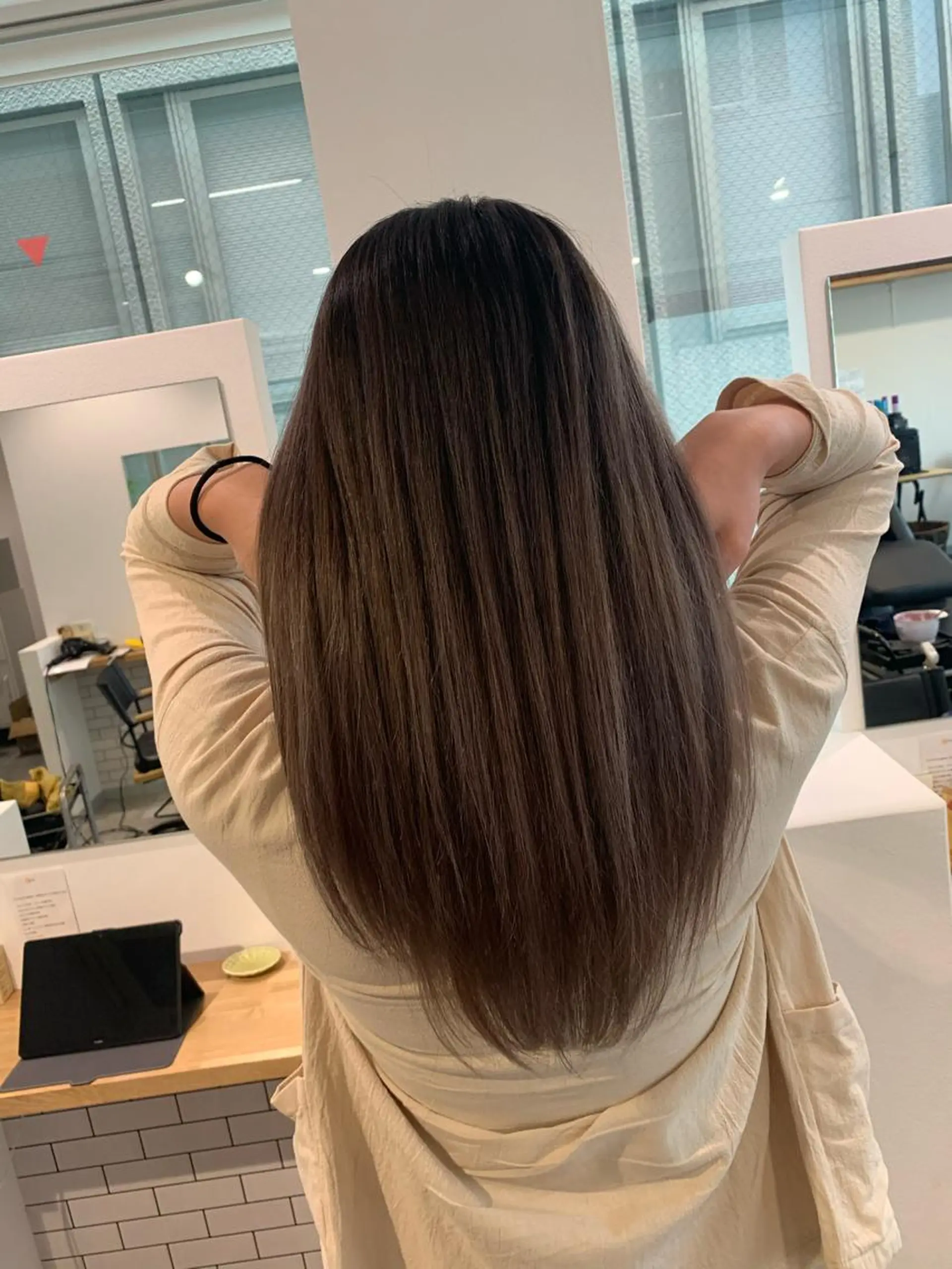 セミロング ヘアカラー 大人レイヤー ヨシミカズヤのヘアスタイル