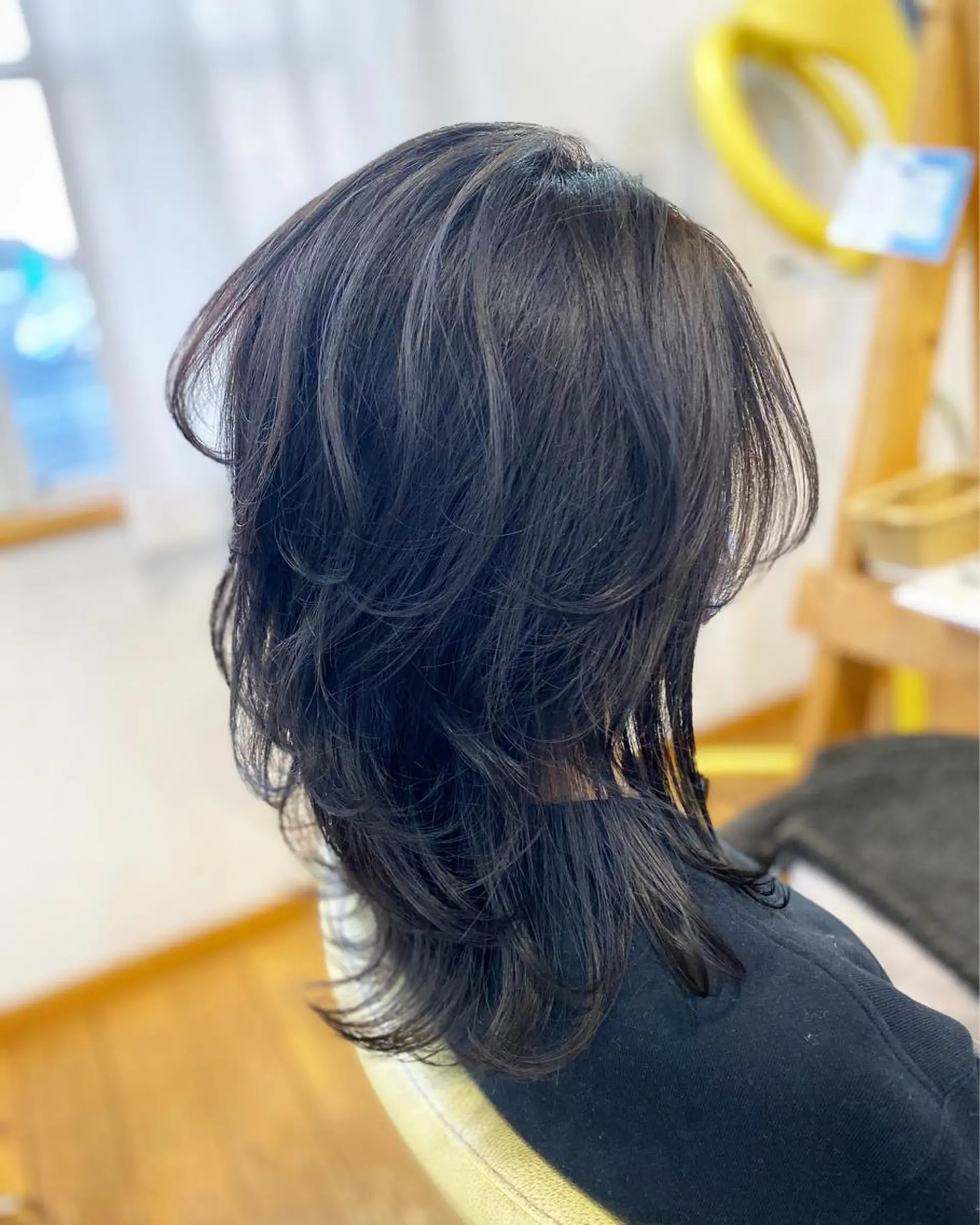セミロング カラー レイヤーカット ウルフカット カット ヘアカラー 縮毛矯正 トリートメント 荒木 ひろかのヘアスタイル