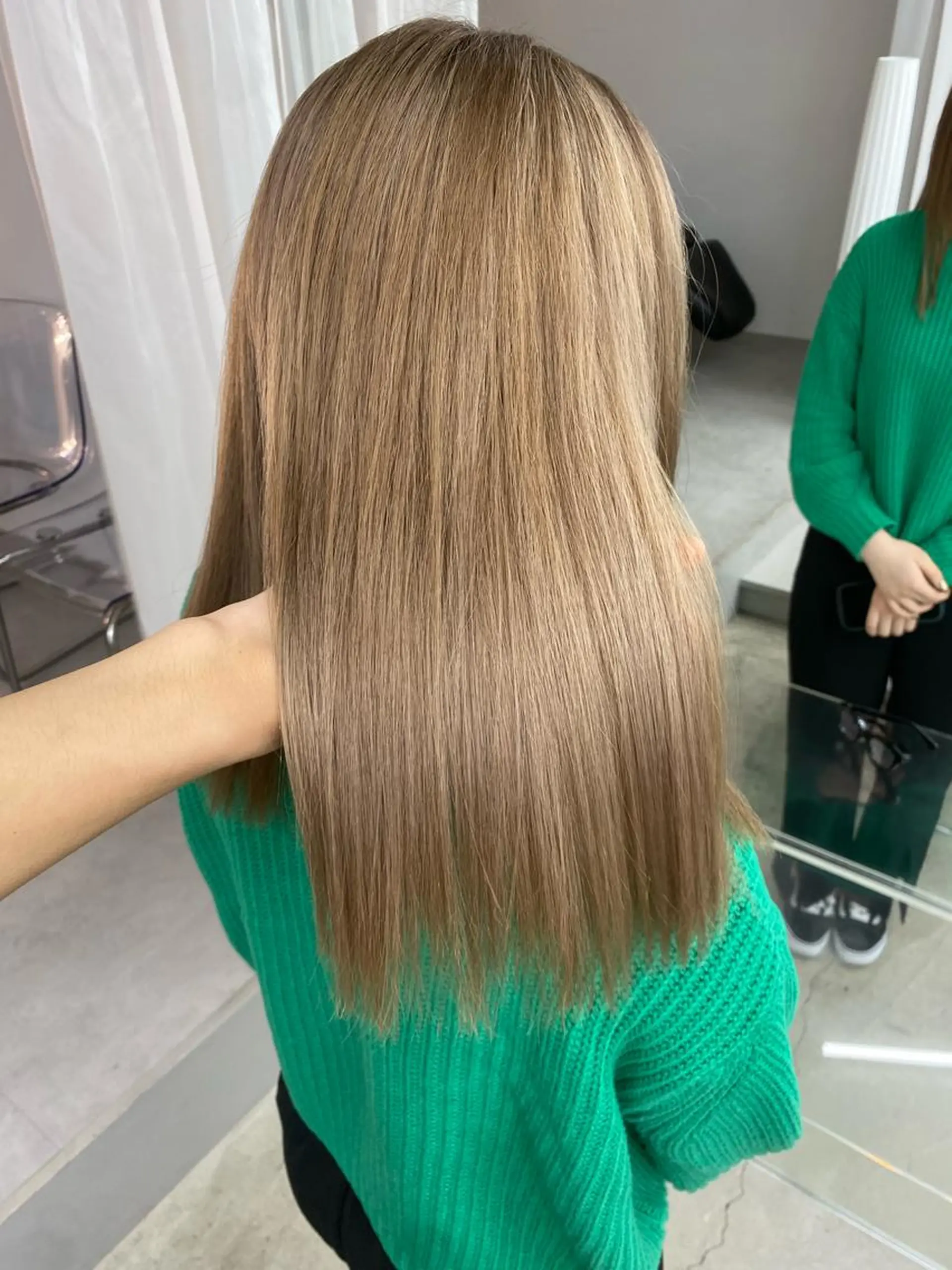 セミロング カラー ベージュカラー ブリーチ ヘアカラー 鈴木 漱一郎のヘアスタイル