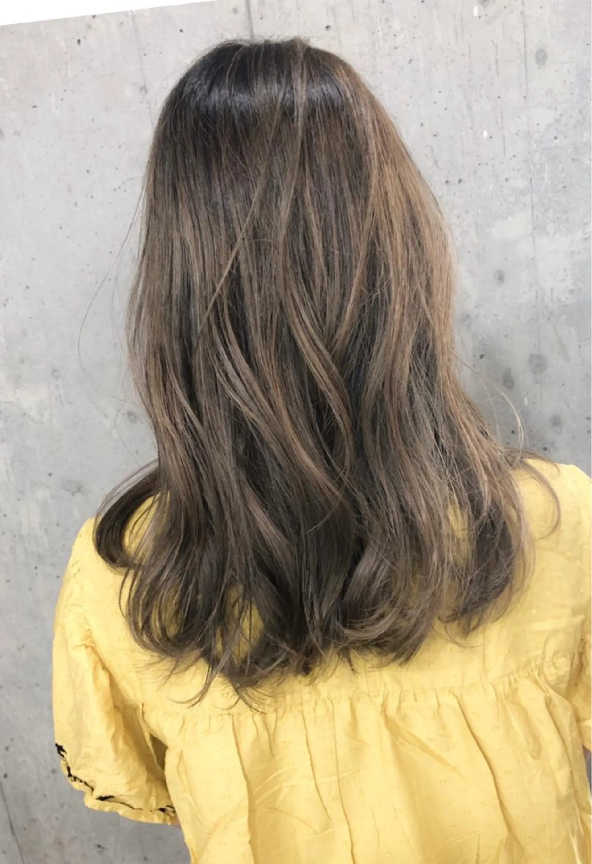 セミロング カラー バレイヤージュ レイヤーカット 北條 優輝のヘアスタイル