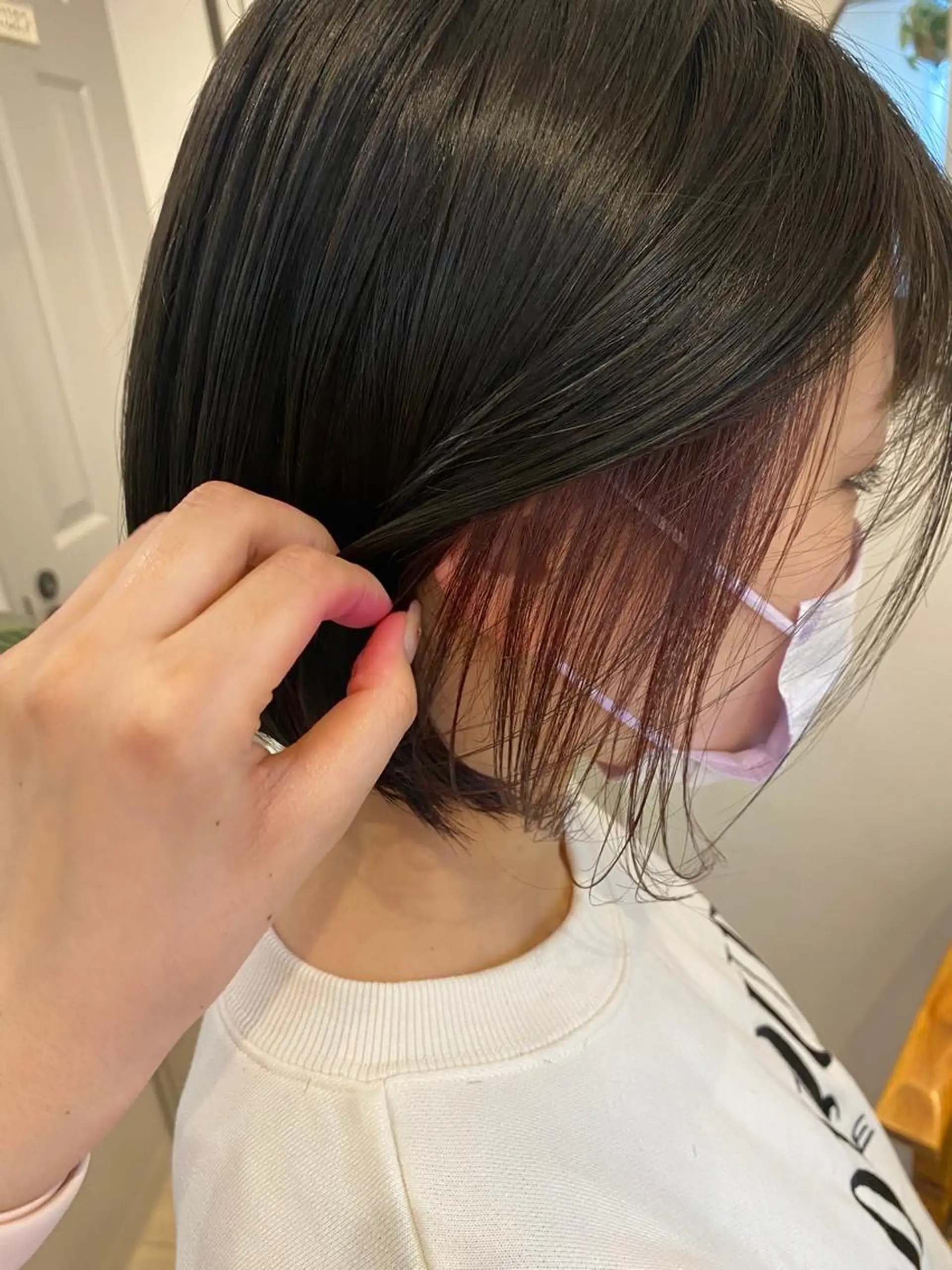 ショート カラー ブリーチ イヤリングカラー ブリーチなしカラー ピンクカラー ボブ カット ヘアカラー 西村 美羽のヘアスタイル