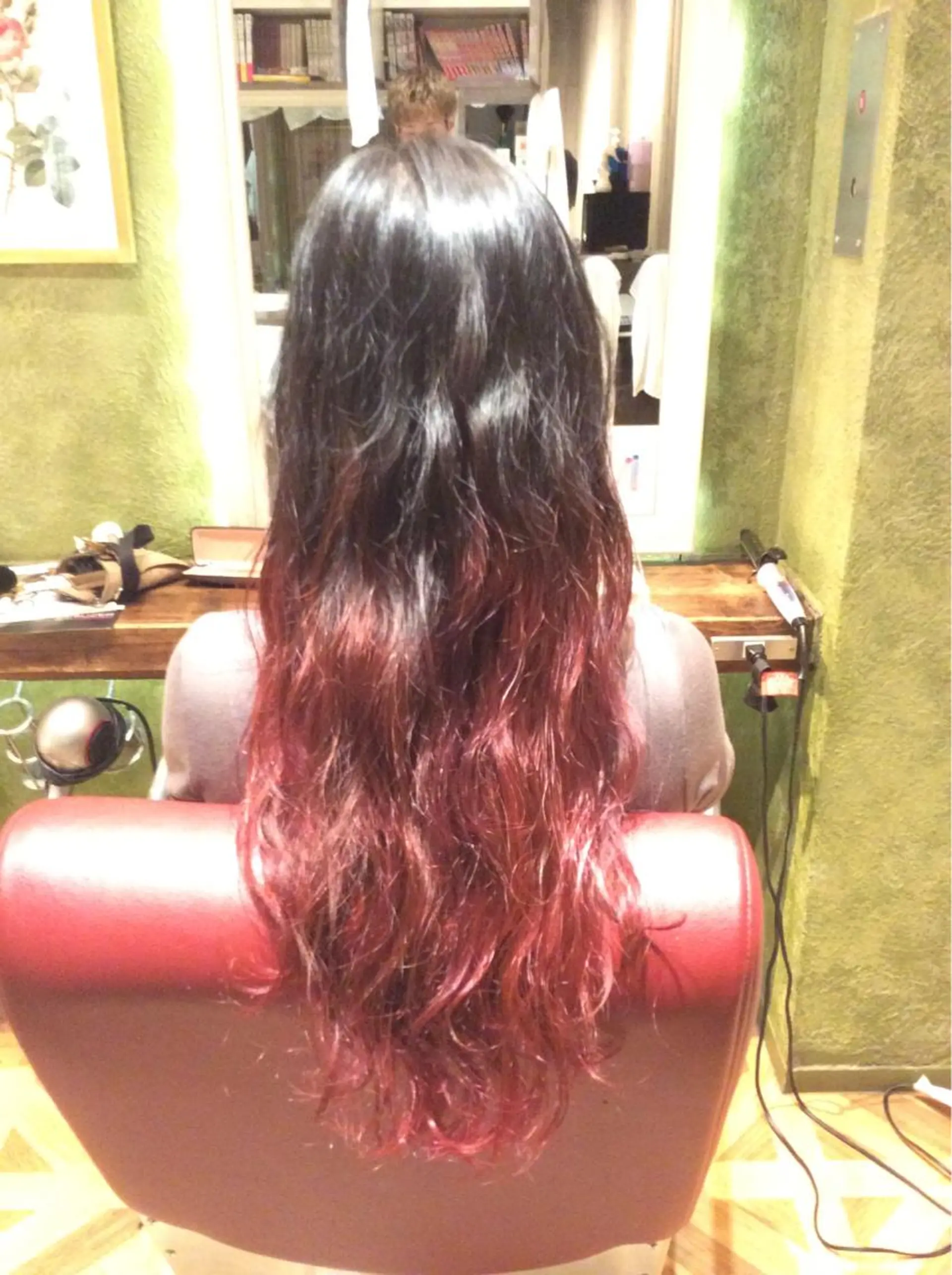 ロング カラー ブリーチ グラデーションカラー レッドカラー ロング THE AWESUM所属・メンズスタイル強化中 TONNY(トニー)のヘアスタイル