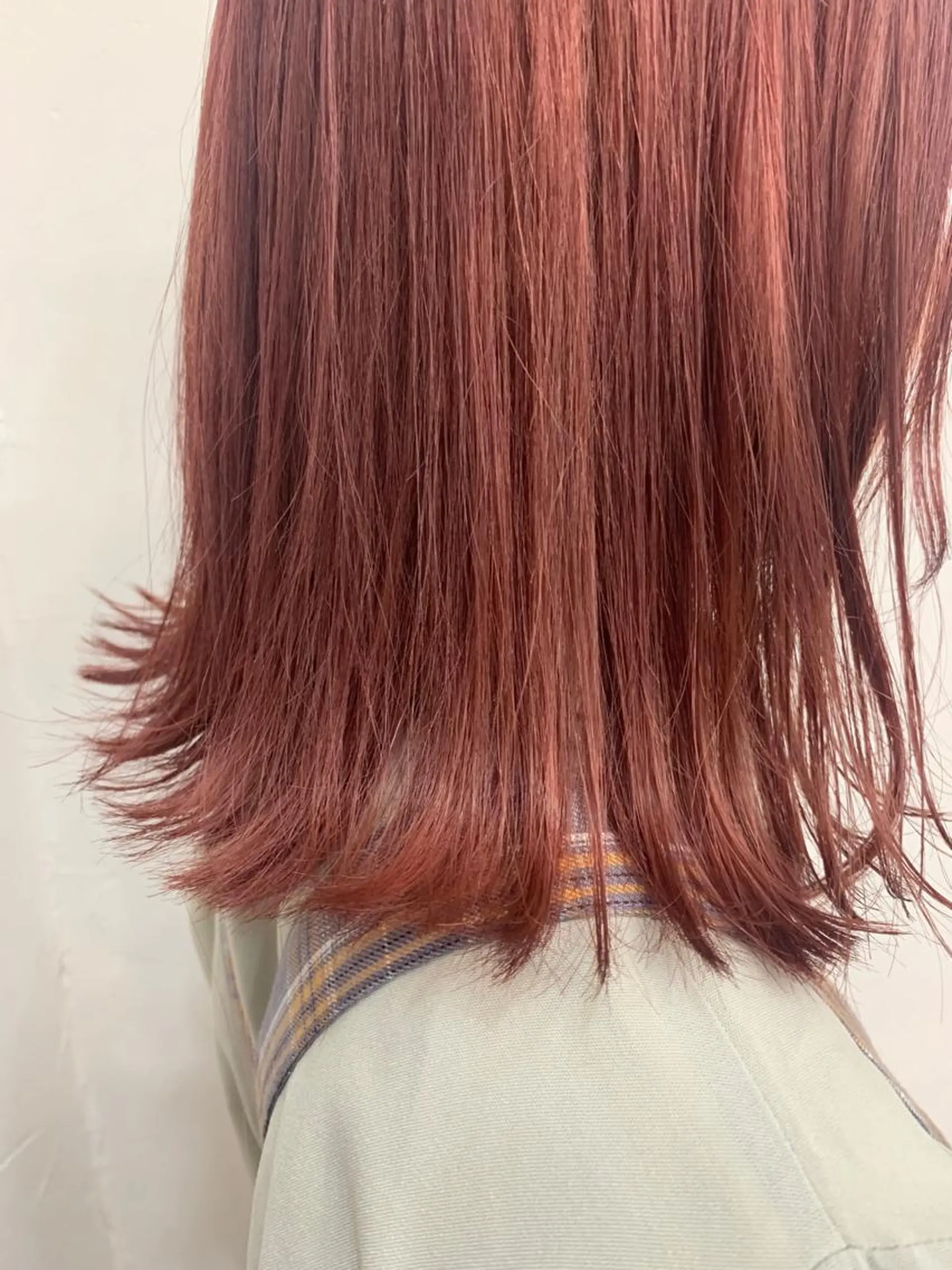 ミディアム カラー ピンクカラー ヘアカラー トリートメント chama レイヤーカットのヘアスタイル