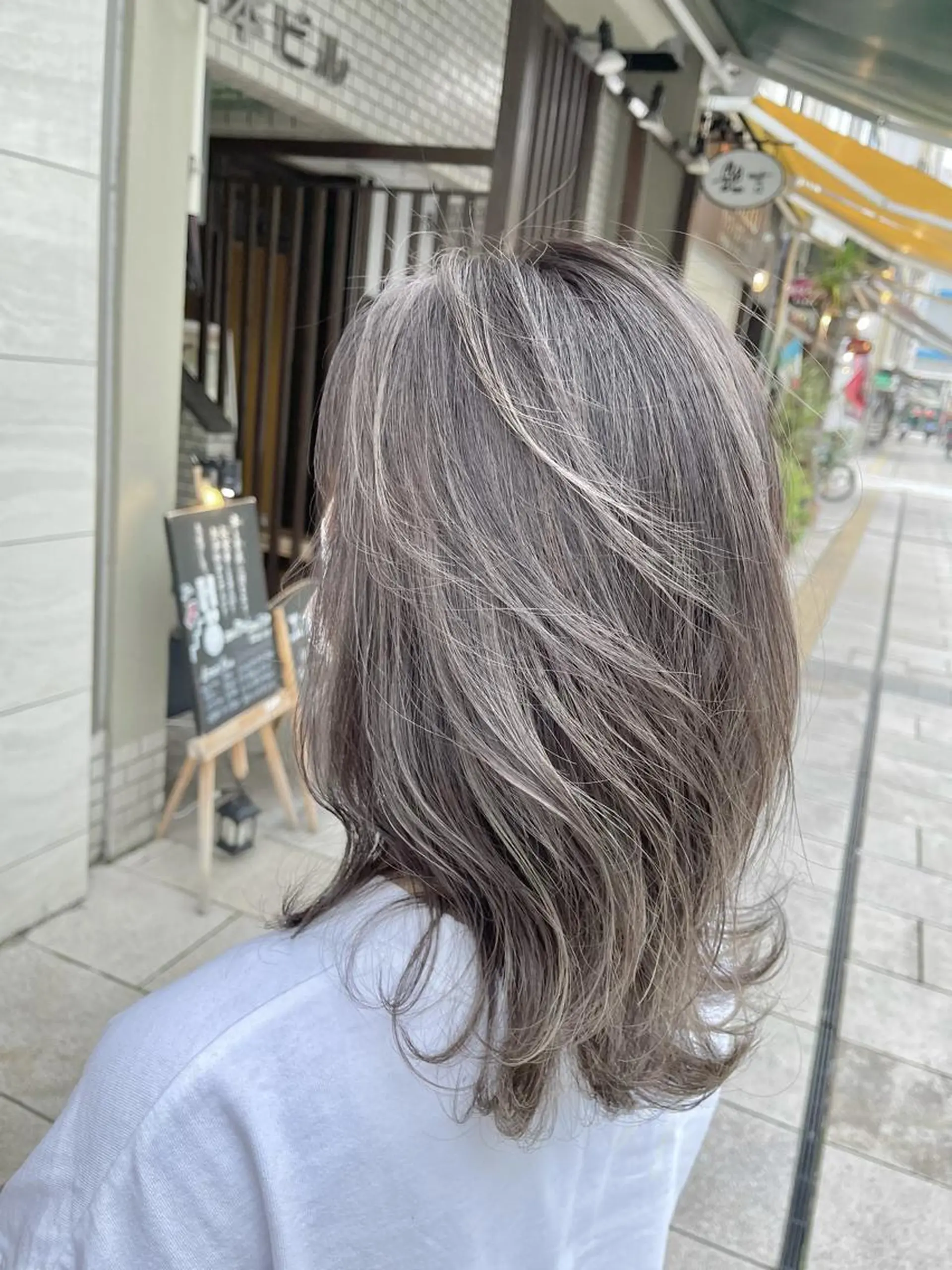 セミロング カラー パーマ ヘアアレンジ アディクシーカラー 透明感カラー グレージュ ハイライトカラー ハイライト ヘアカラー filo byFeria渋谷所属・ハイライト/透明感 髪質改善/石田幸輔のヘアスタイル