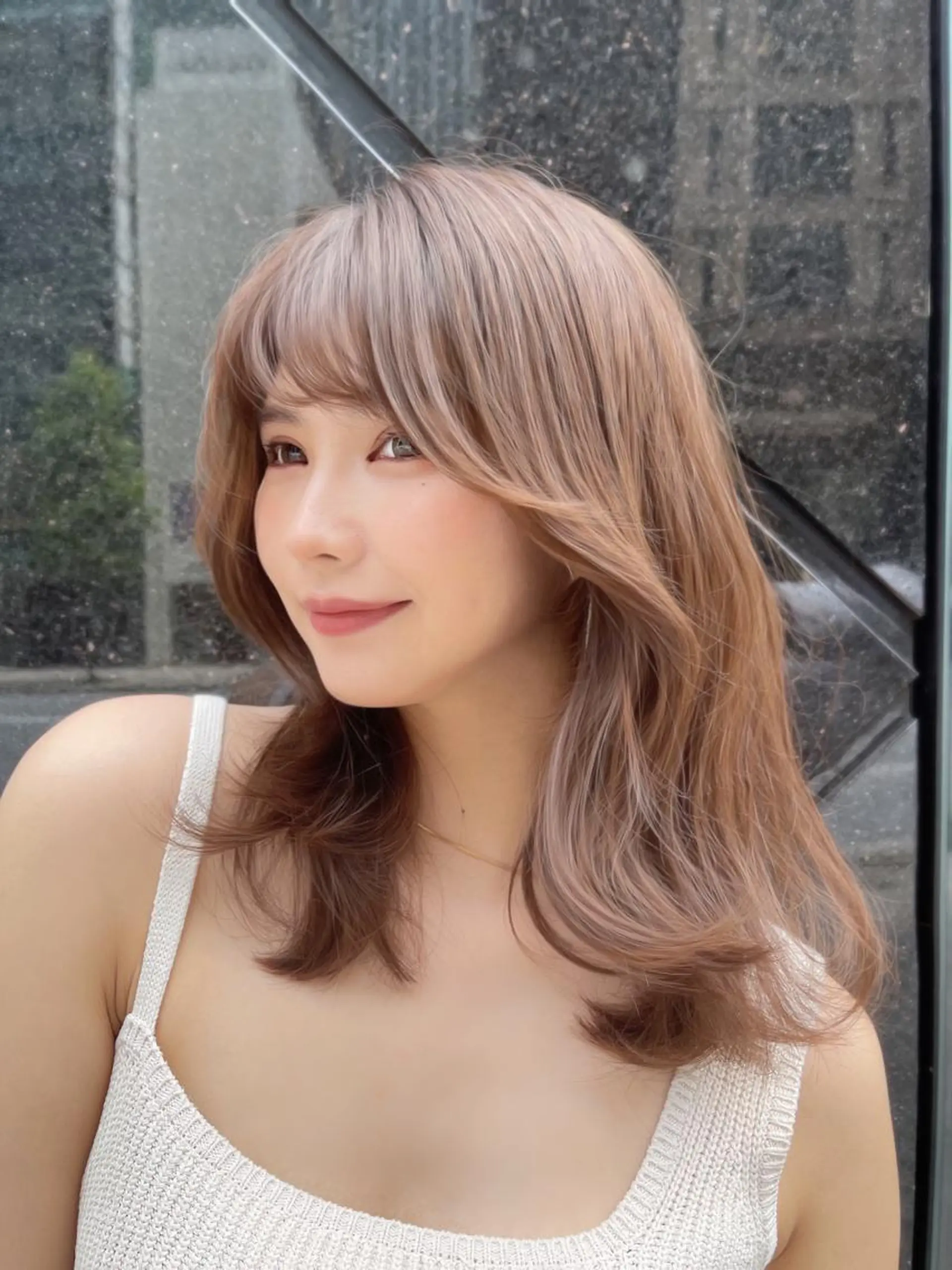 ミディアム くびれヘア かきあげバング 似合わせカット 小顔カット ワンホンヘア カット ヘアカラー トリートメント ボブパーマ ウルフパーマのヘアスタイル