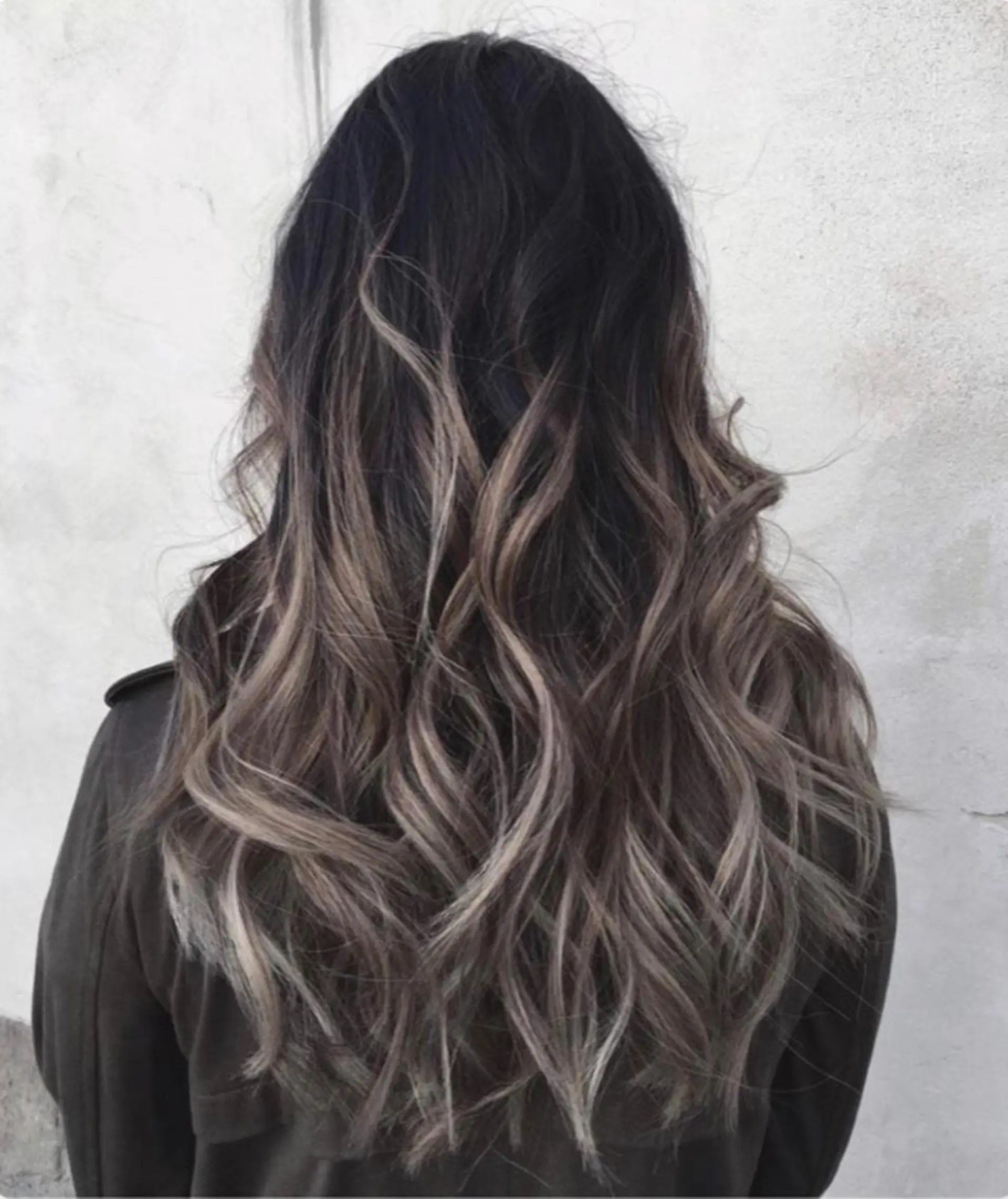 ミディアム カラー ヘアアレンジ バレイヤージュ ハイライトカラー ハイライト レイヤーカット 海外ヘア/ 長谷川　裕起のヘアスタイル
