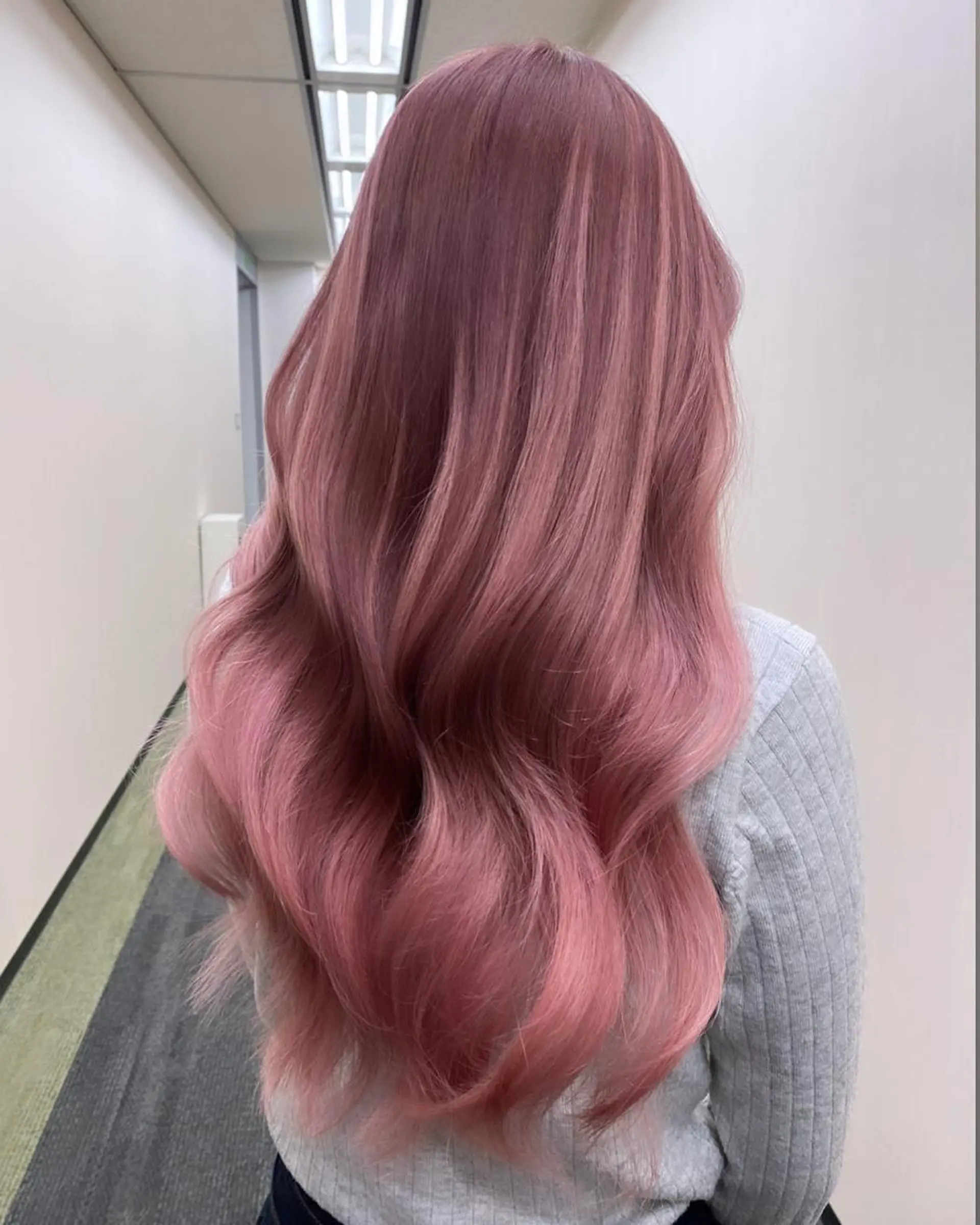 ロング エクステ ヘアカラー エクステ 大阪ヘアカラー ブリーチmarinaのヘアスタイル