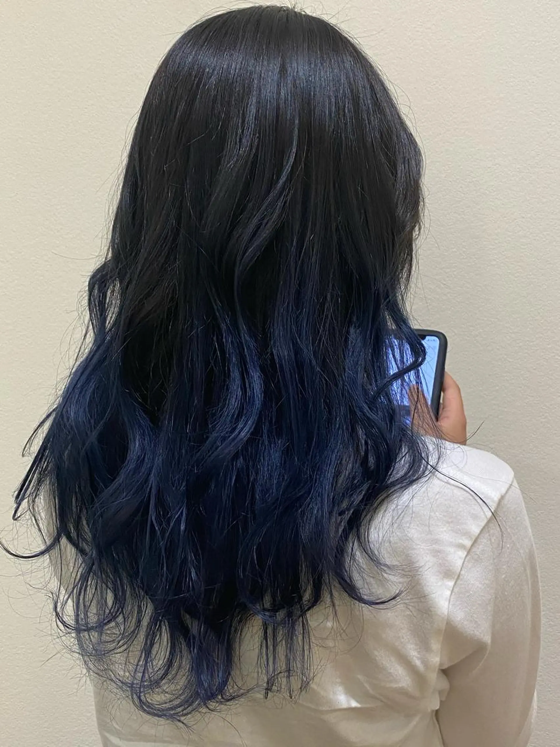 ロング カラー ブリーチ ブルーカラー 透明感カラー グラデーションカラー ハイトーンカラー 頓所 大昂のヘアスタイル