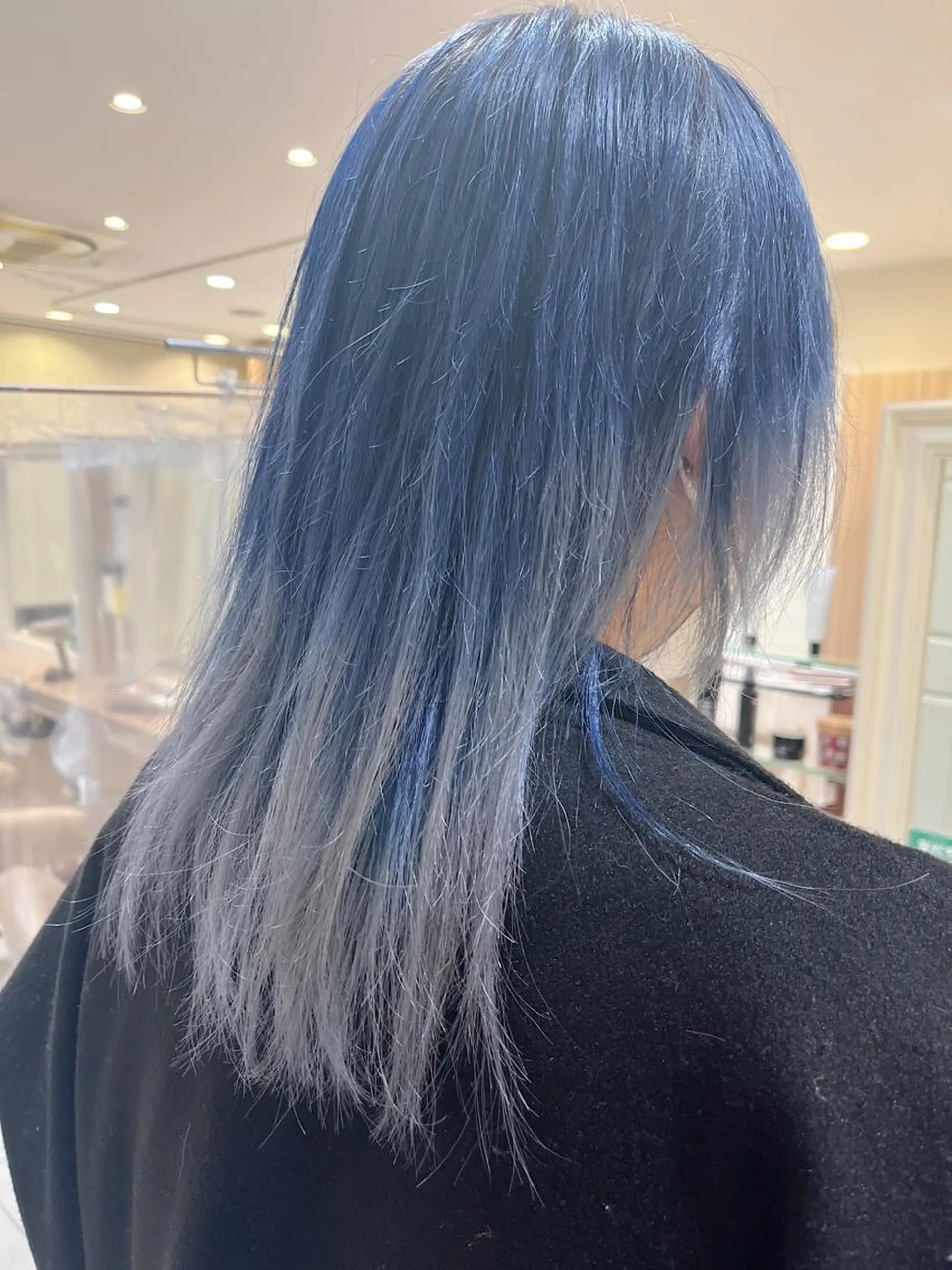 セミロング カラー ヘアカラー ハイトーンカラー☁️ 西條 楓花のヘアスタイル