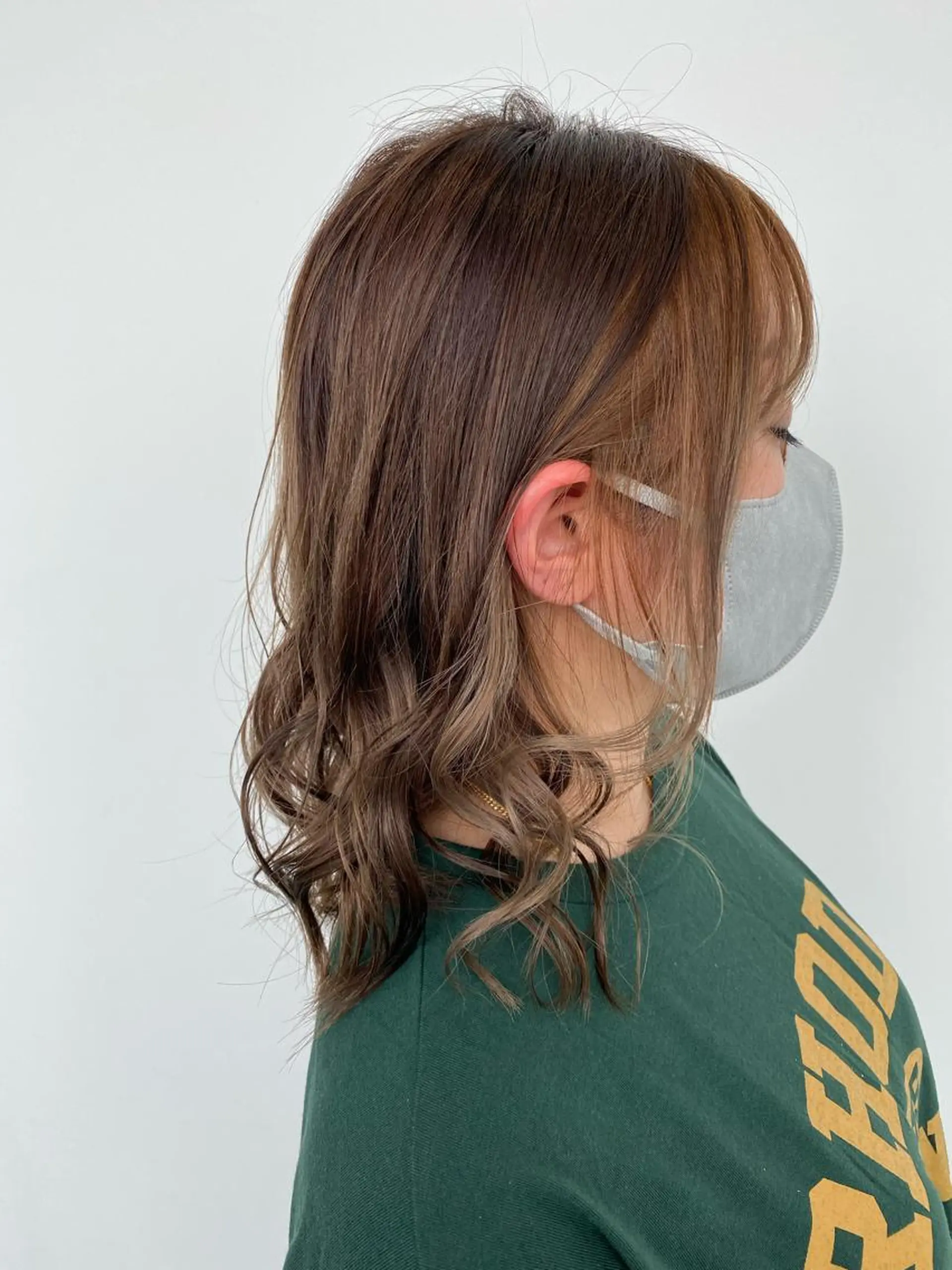 セミロング カラー ミストバング  フェイスフレーミング 小岸 竜のヘアスタイル