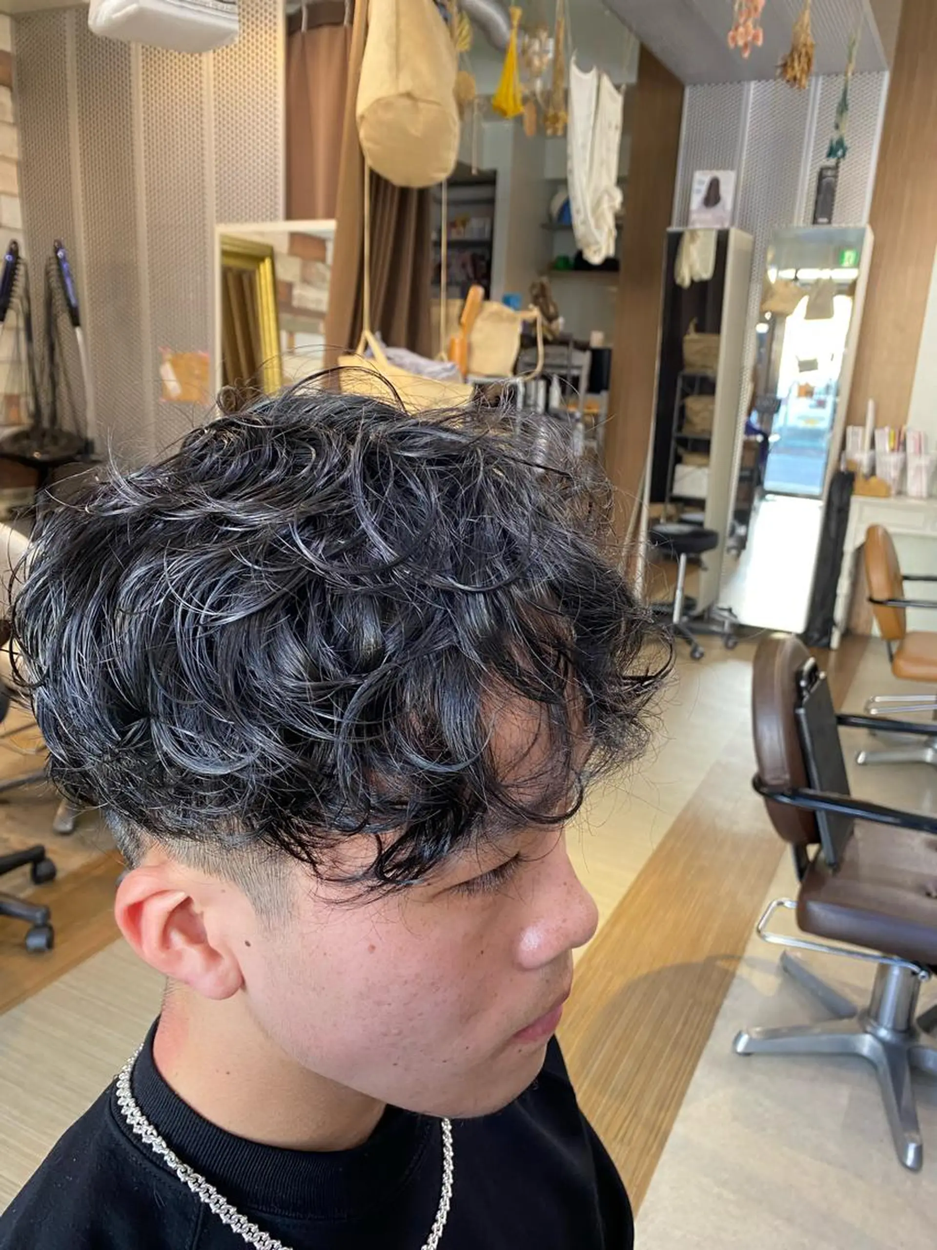 ショート パーマ メンズ メンズパーマ ツーブロック 刈り上げ くせ毛 sora所属・廣瀬 瞳のヘアスタイル