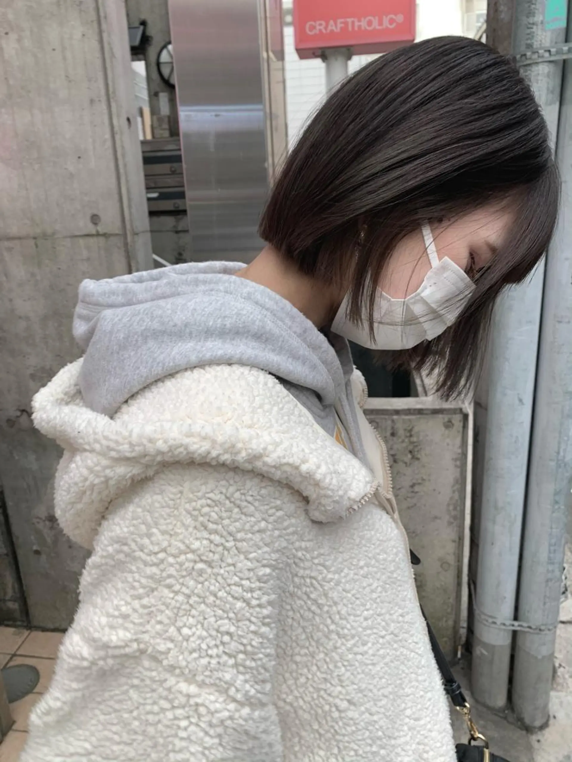 ショート カラー ヘアアレンジ 切りっぱなしボブ ダークグレー ダークグレージュ グレージュ ボブ カット トリートメント 艶ハイトーン/ヘア アレンジAYAKAのヘアスタイル