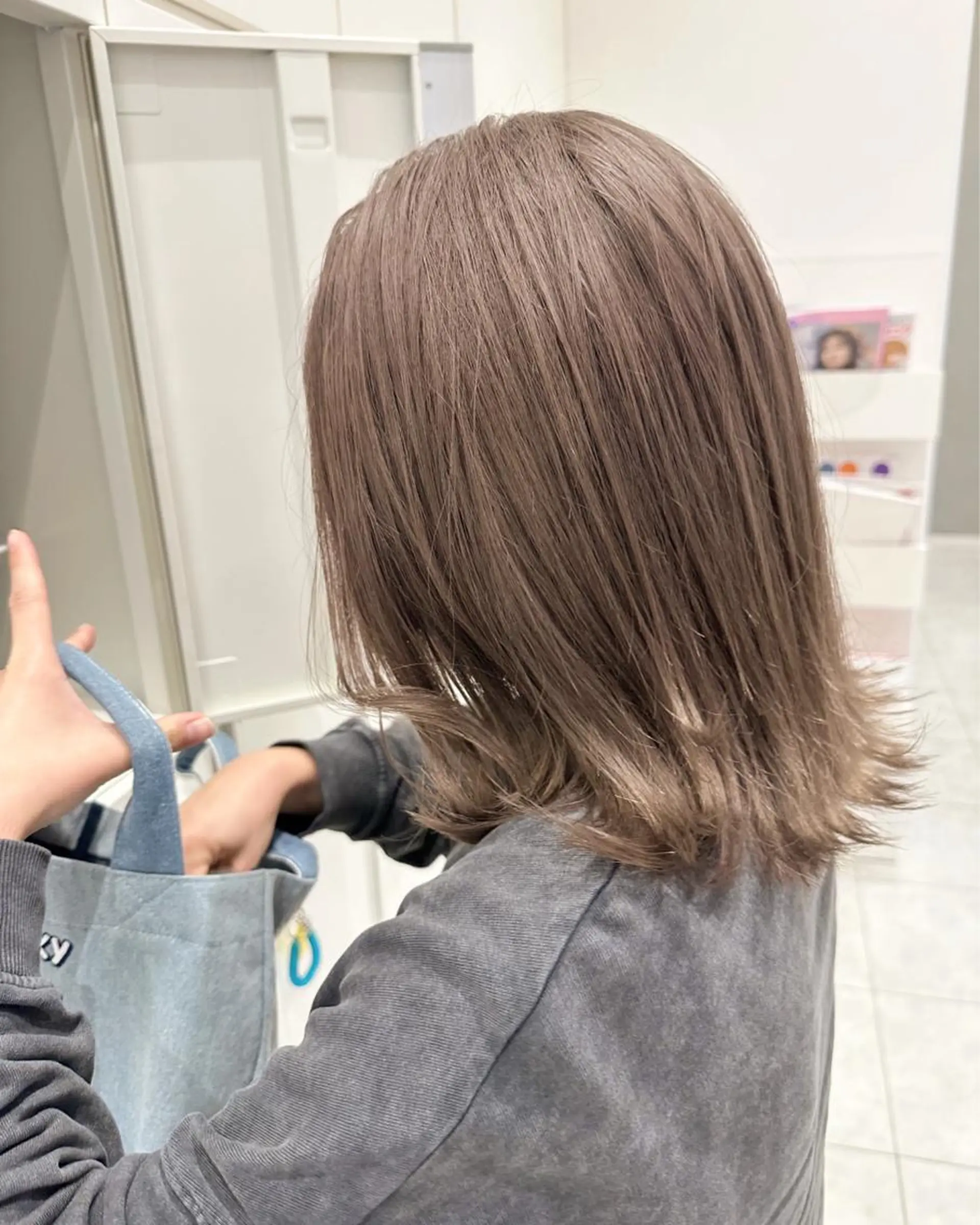 セミロング ヘアカラー GOAT_茅ヶ崎 キシ サクラのヘアスタイル