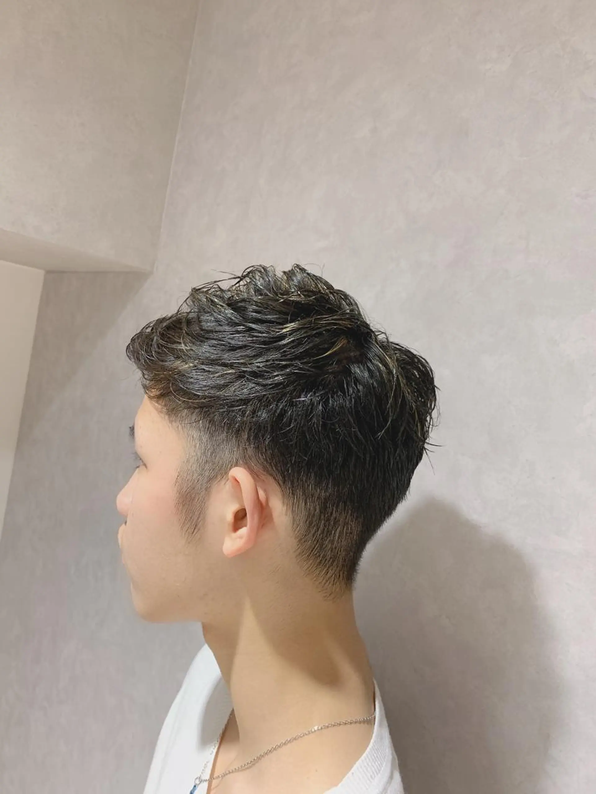 ショート カラー メンズ メンズハイライト ハイライトカラー ハイライト 當間 大知のヘアスタイル