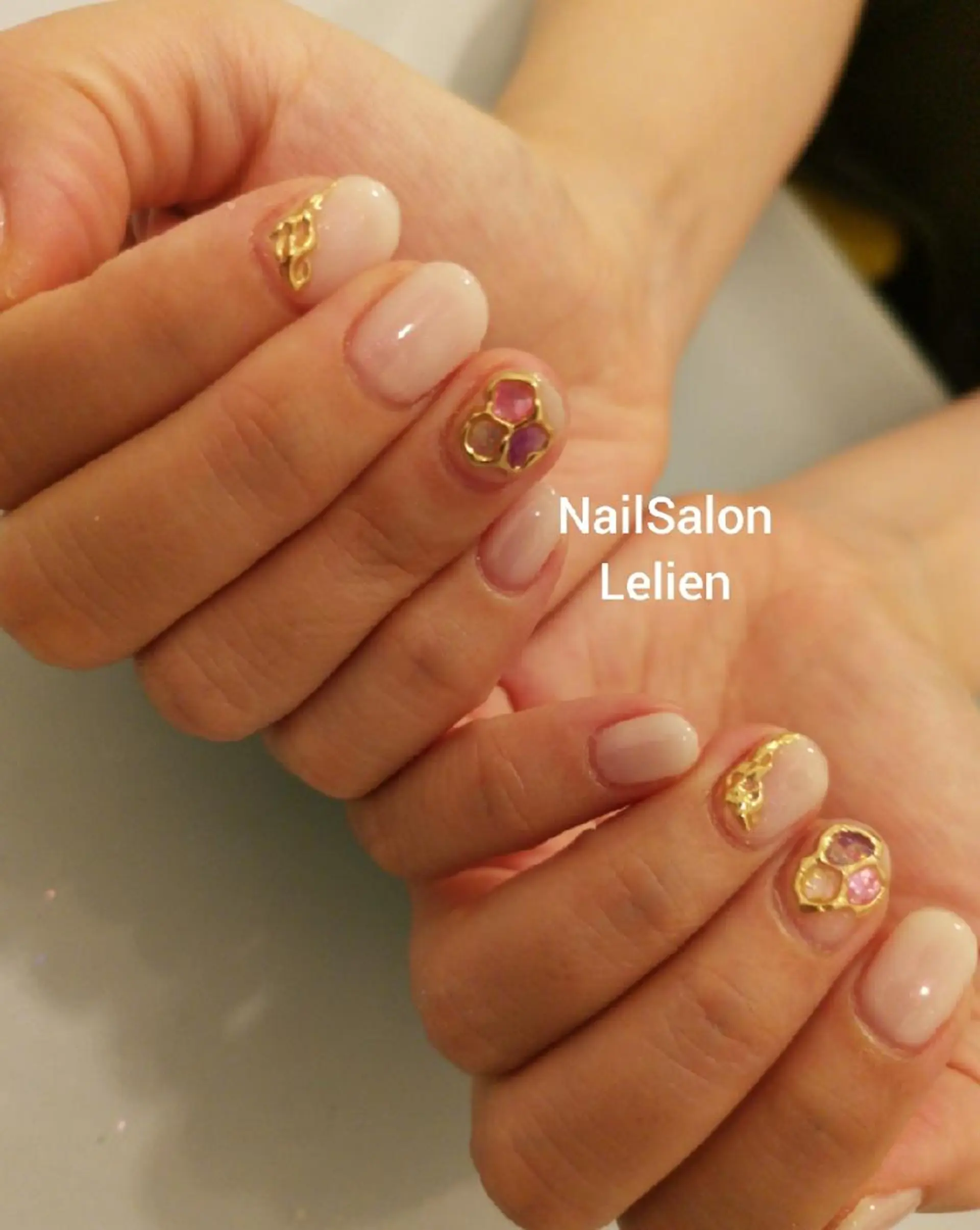 ネイル ゴールド ミラーネイル 人気エリア💖完全個室【ルリエ】所属・ネイルサロン Lelienルリエのネイルデザイン