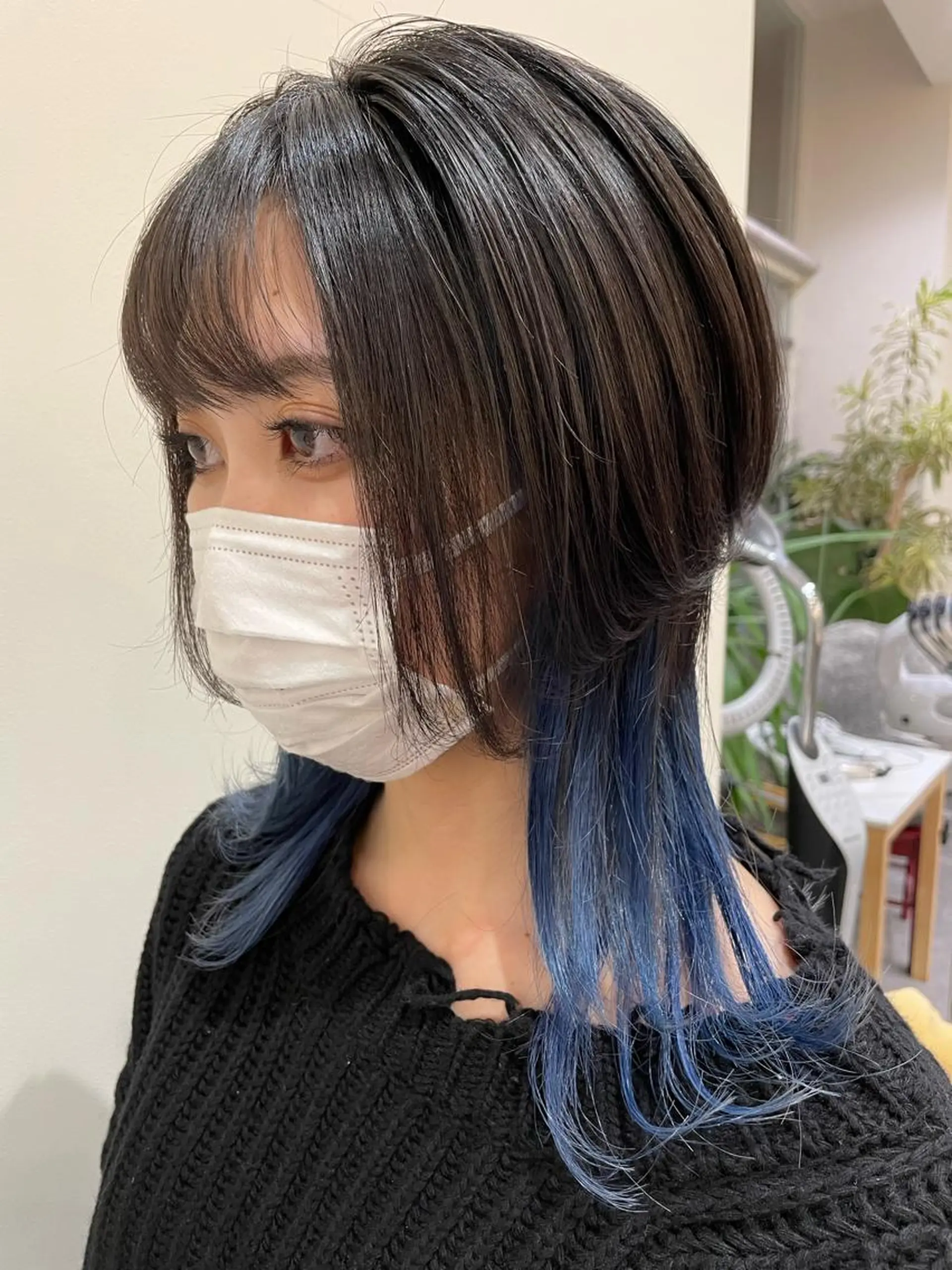 セミロング カラー ブルーカラー インナーカラー カット ヘアカラー Amour なぐらのヘアスタイル