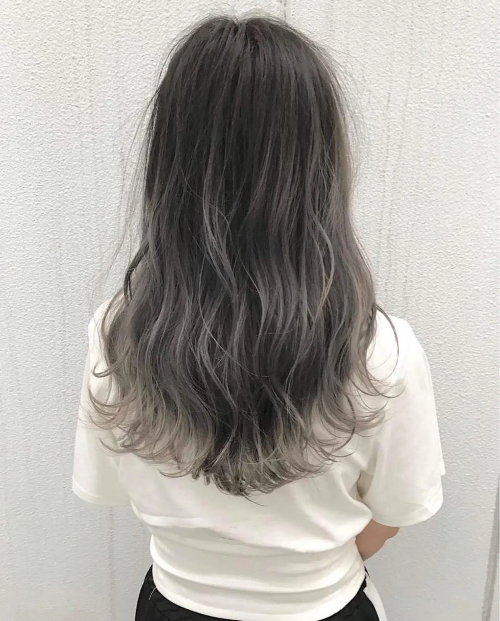 セミロング カラー セミロングパーマ アディクシーカラー バレイヤージュ ベージュカラー ブリーチ ヘアカラー トリートメント KAGAMI HIROSHIのヘアスタイル