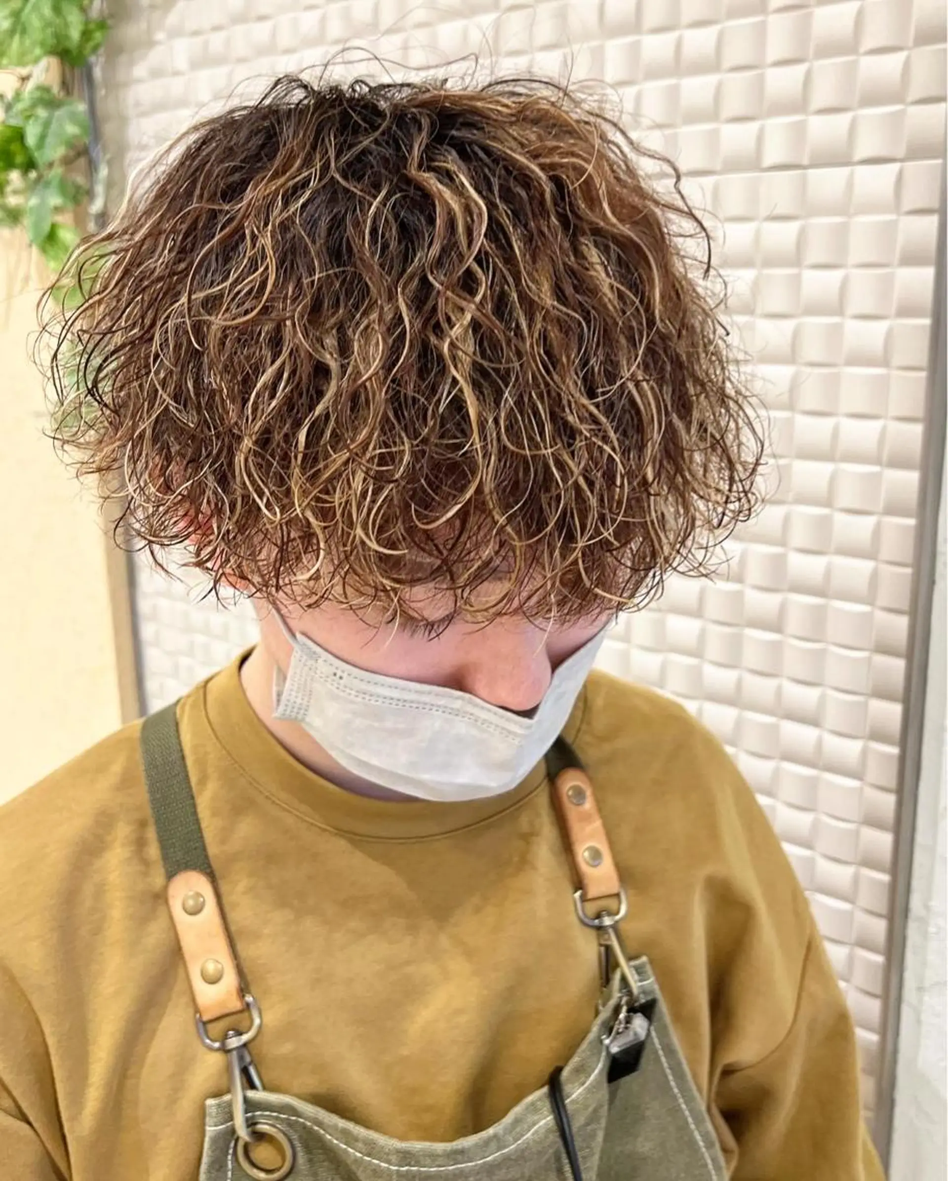 メンズ マッシュ メンズパーマ 刈り上げ 新宿スペインカール ヨモギダのヘアスタイル