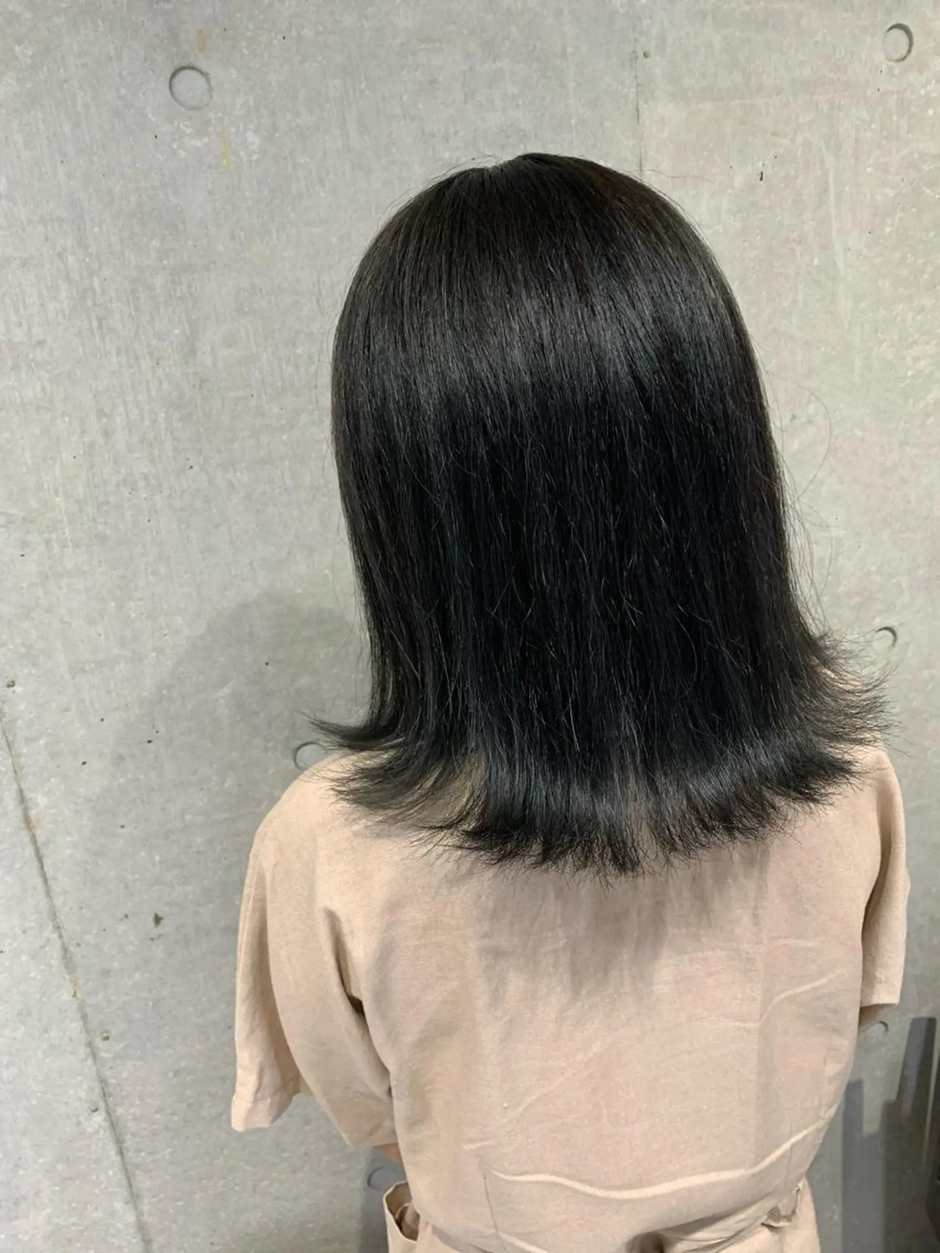 ミディアム 切りっぱなしボブ ボブ 外ハネヘア Produce with SALON VILLAGE所属・メッシュパーマ職人/ 窪田 優也/ツイスパのヘアスタイル