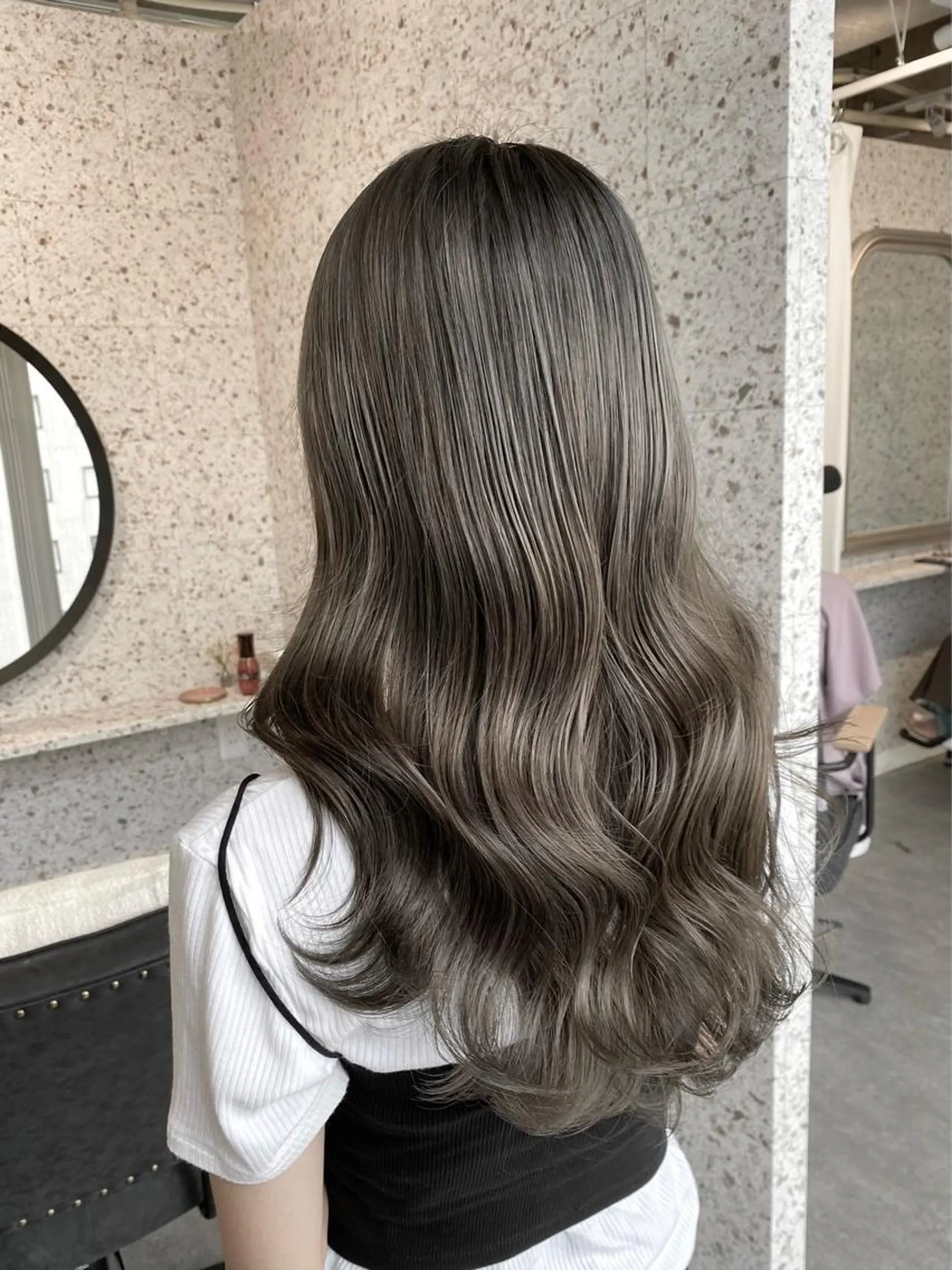 ロング カラー バレイヤージュ ブリーチ ケアブリーチ グレージュ ハイライトカラー ヘアカラー トリートメント lani 天神大名/ブリーチのヘアスタイル