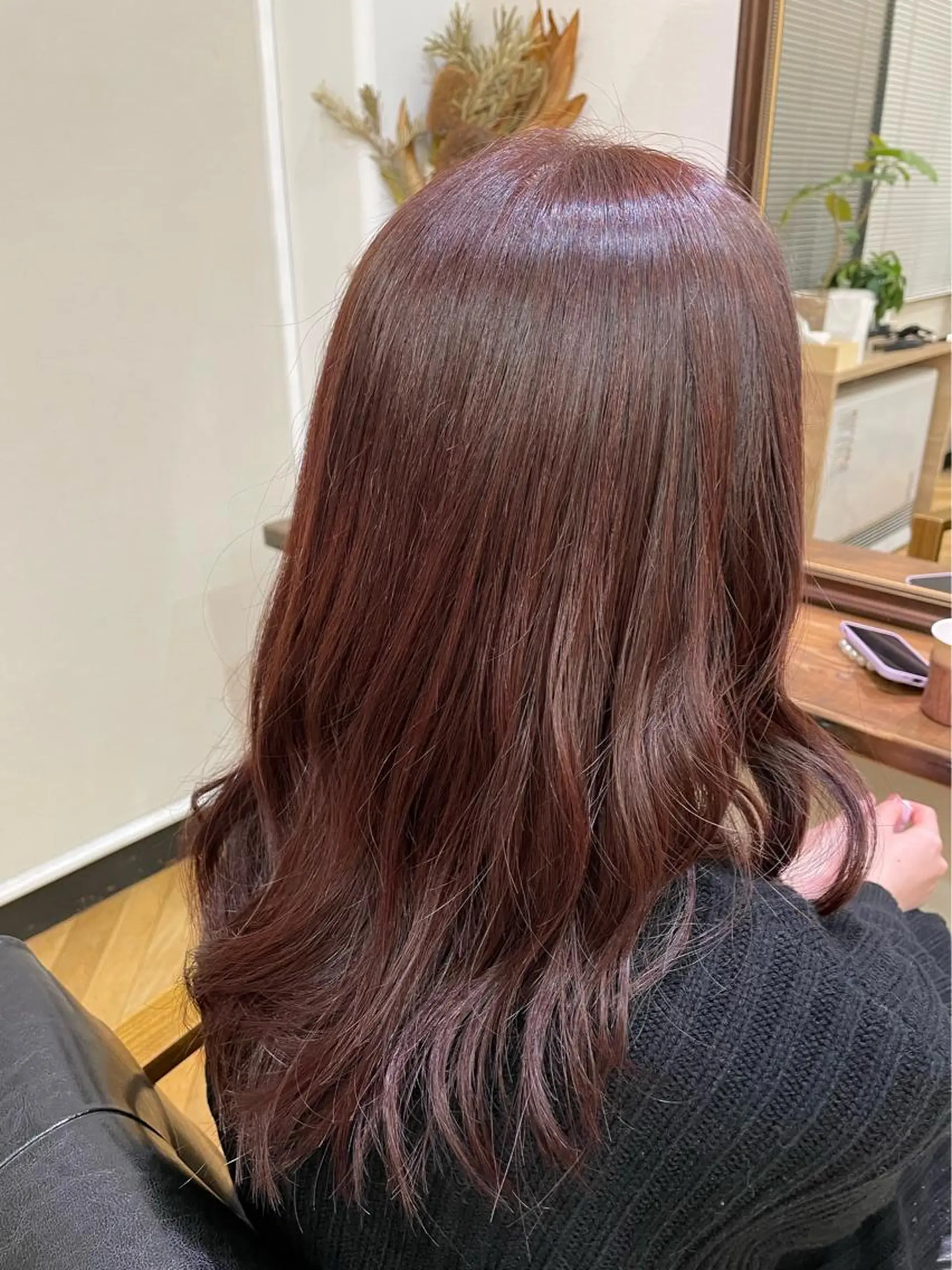 セミロング カラー カシス ピンクカラー 山本 美羽のヘアスタイル