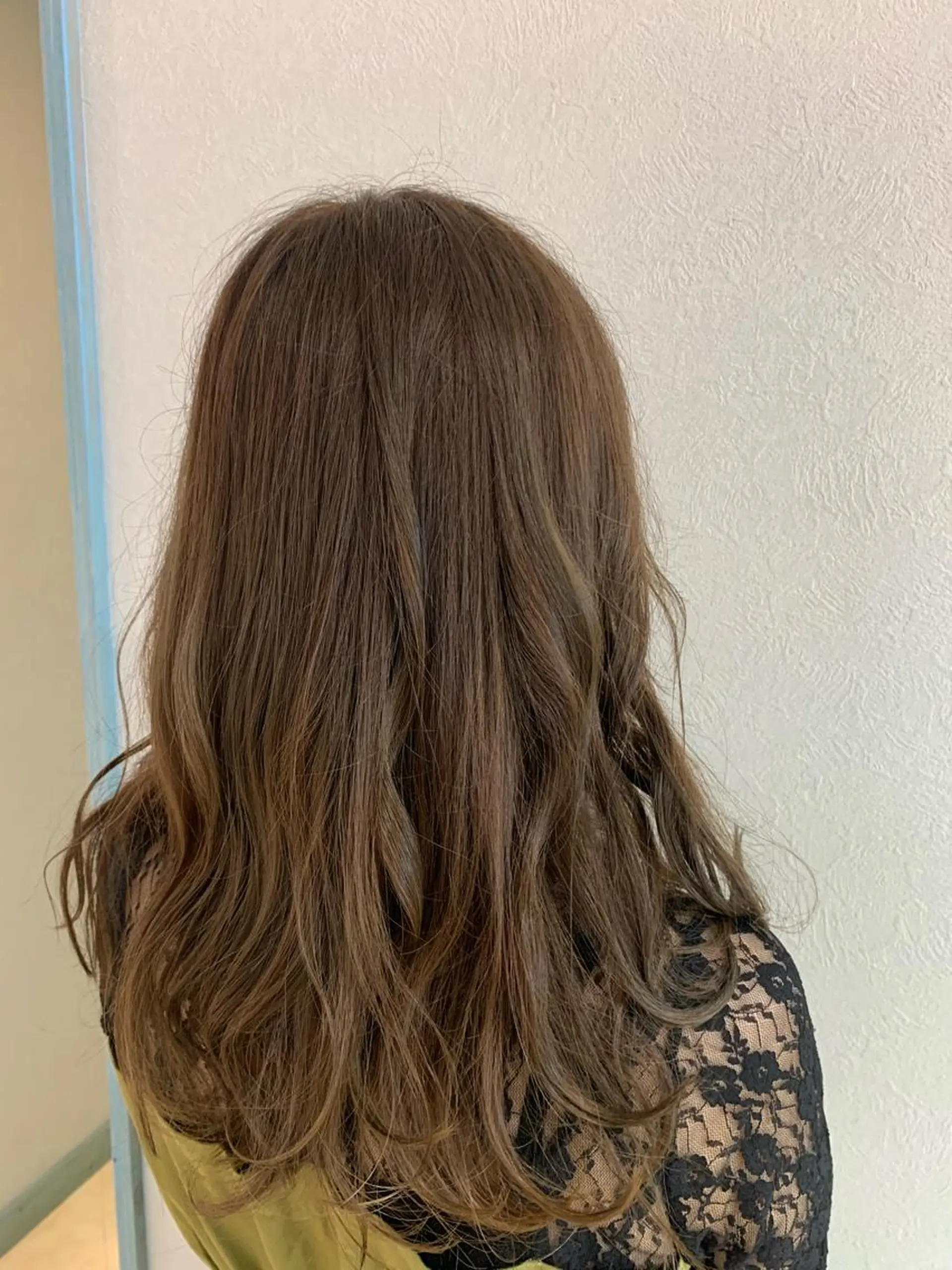 セミロング カラー 栗原 瑠世のヘアスタイル