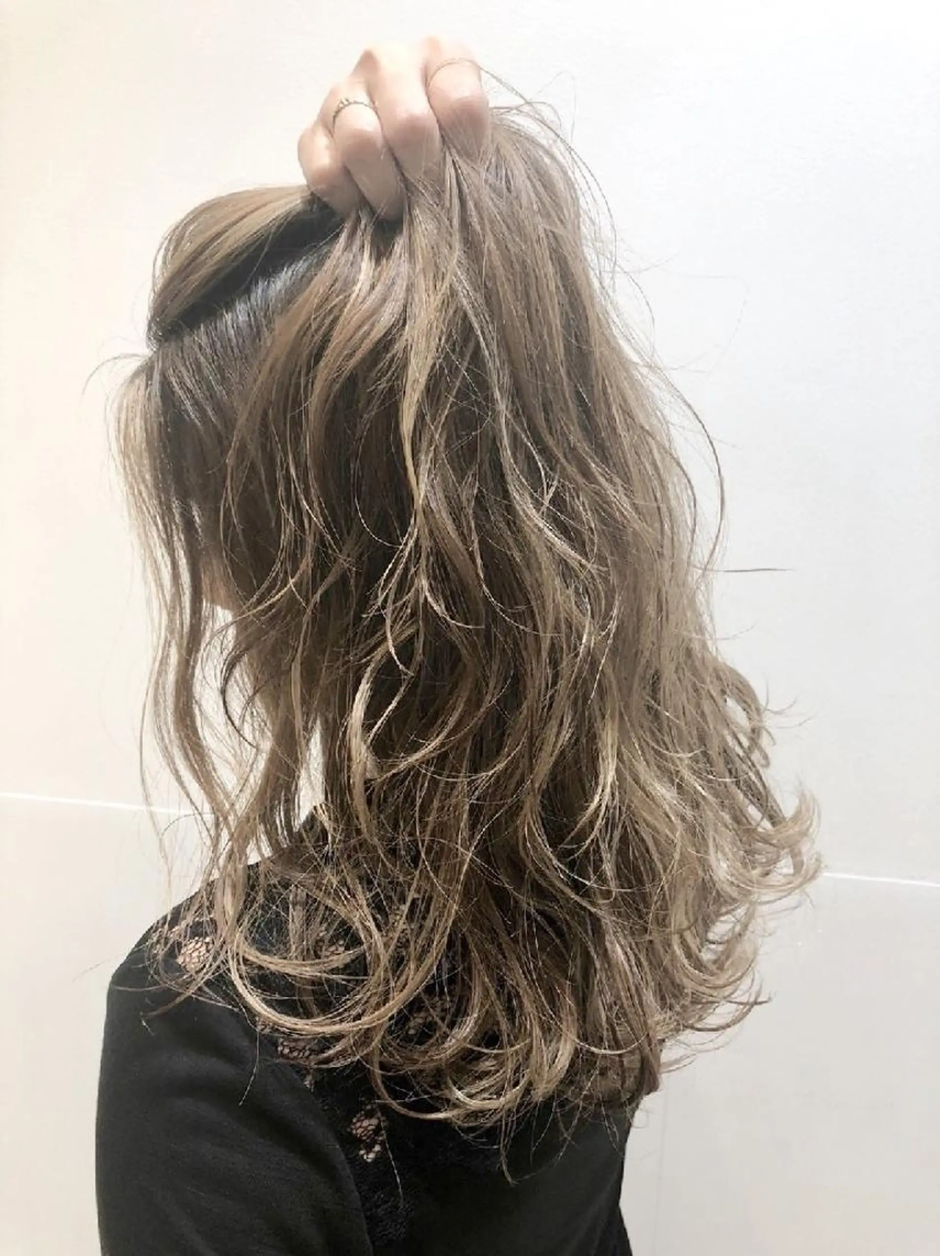 セミロング カラー グレージュ ハイライトカラー 外国人風カラー ハイライト 💎大人ハイライト 💎上杉一也💎のヘアスタイル