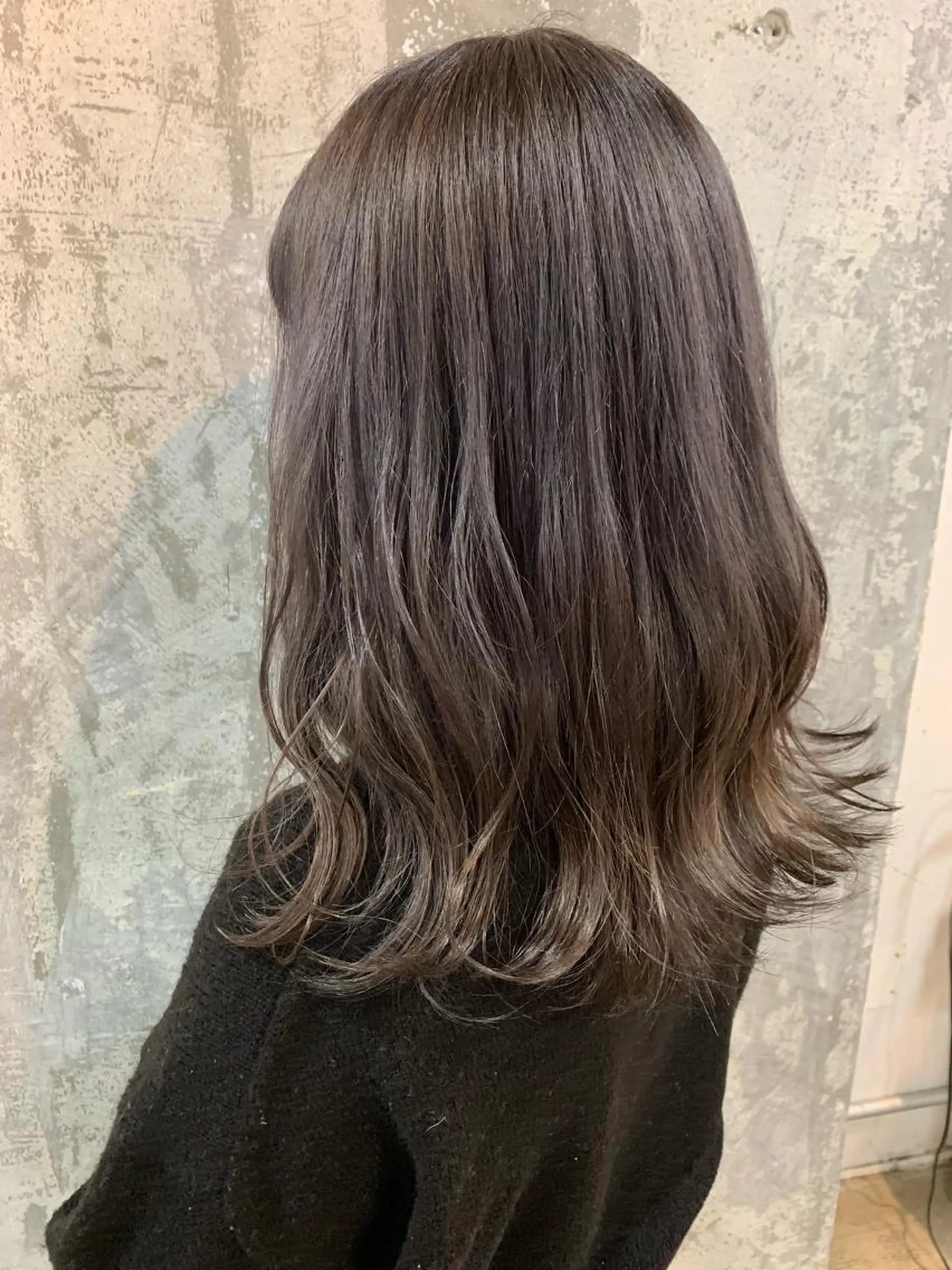 カラー グラデーションカラー グレージュ ハイライトカラー ミルクティーグレージュ 古賀 侑磨のヘアスタイル