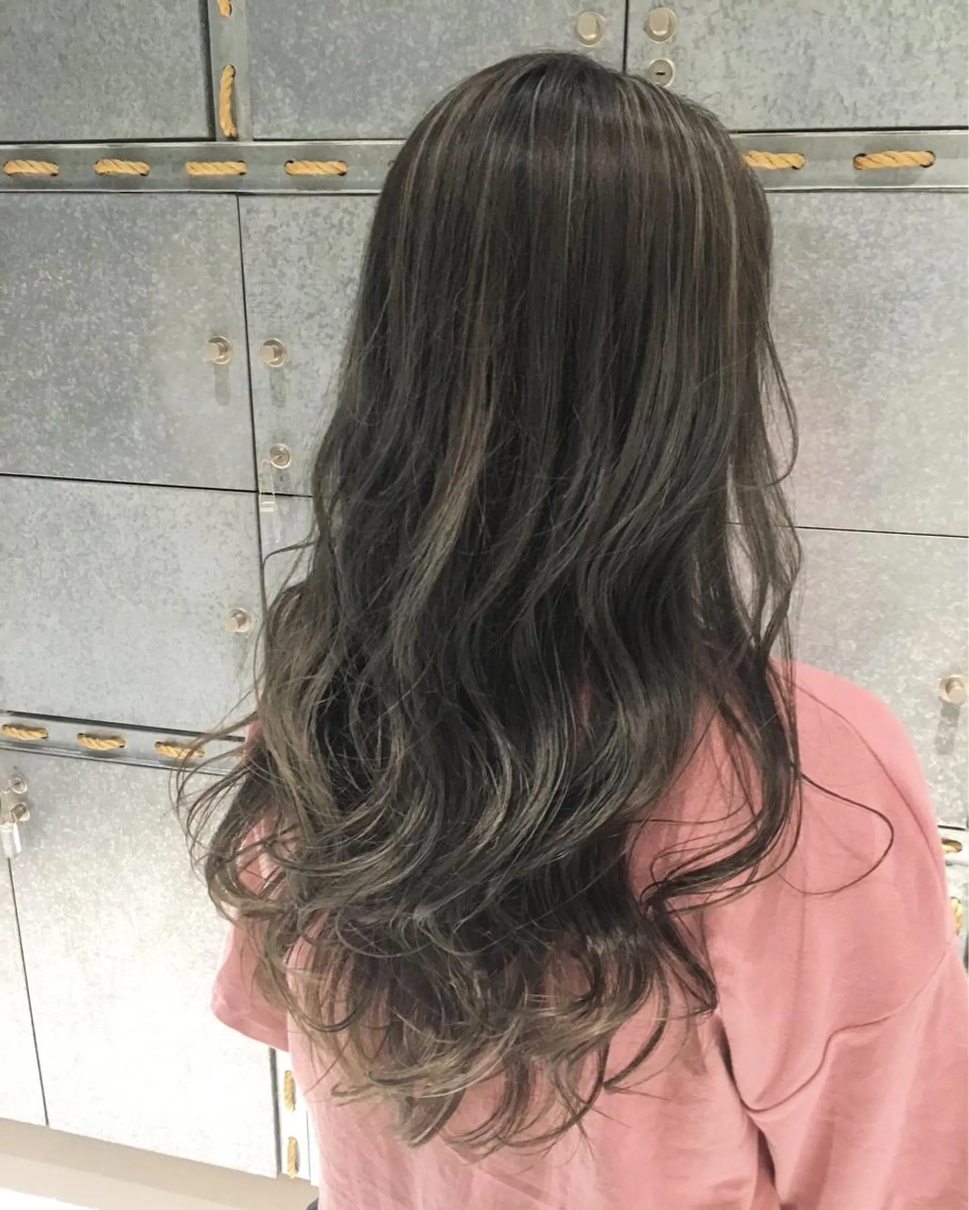 ロング カラー REVE所属・TAKU 美容師のヘアスタイル