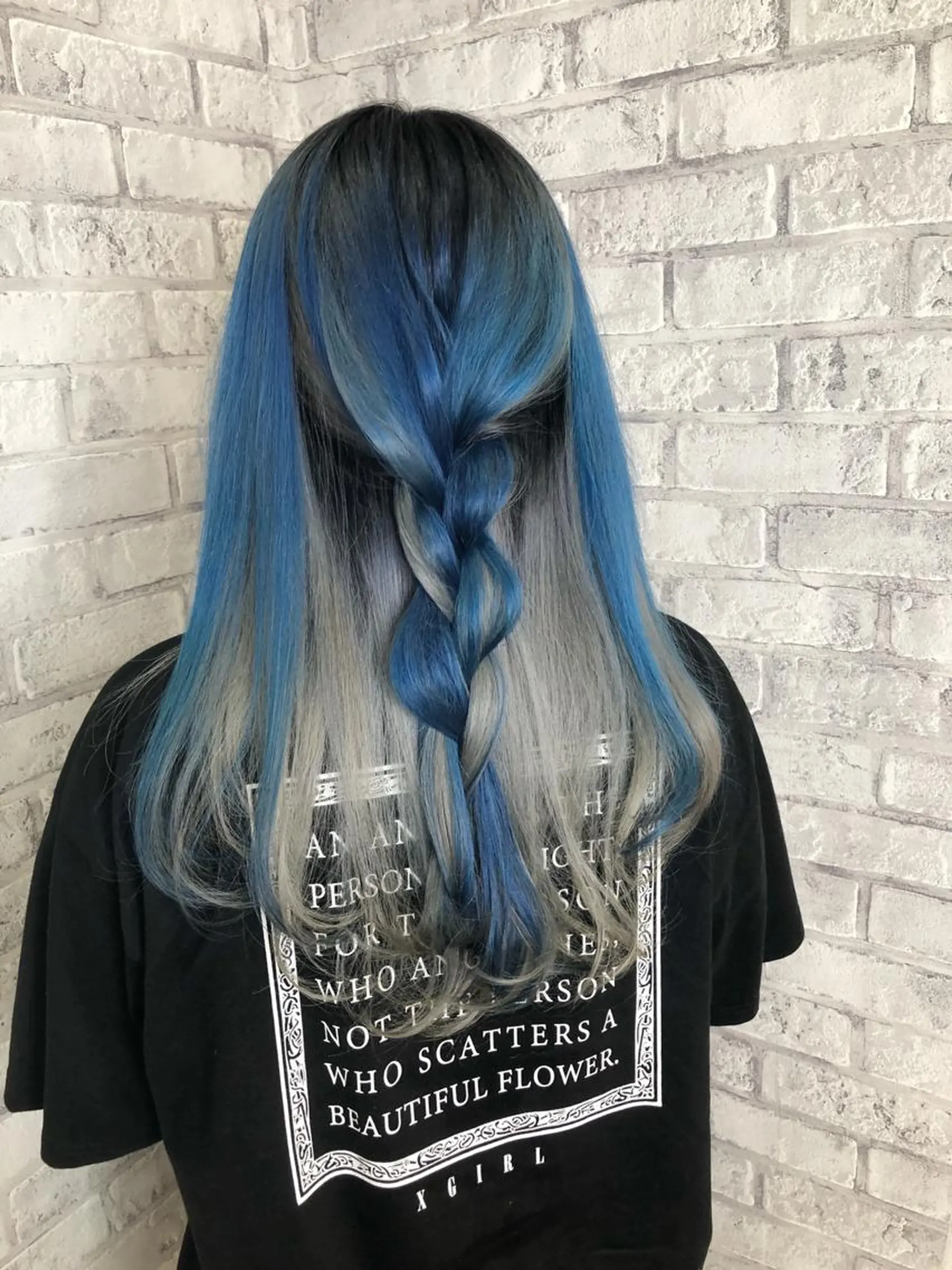 セミロング カラー ヘアアレンジ ブルーカラー インナーカラー ヘアカラー トリートメント 秋山 幸太のヘアスタイル