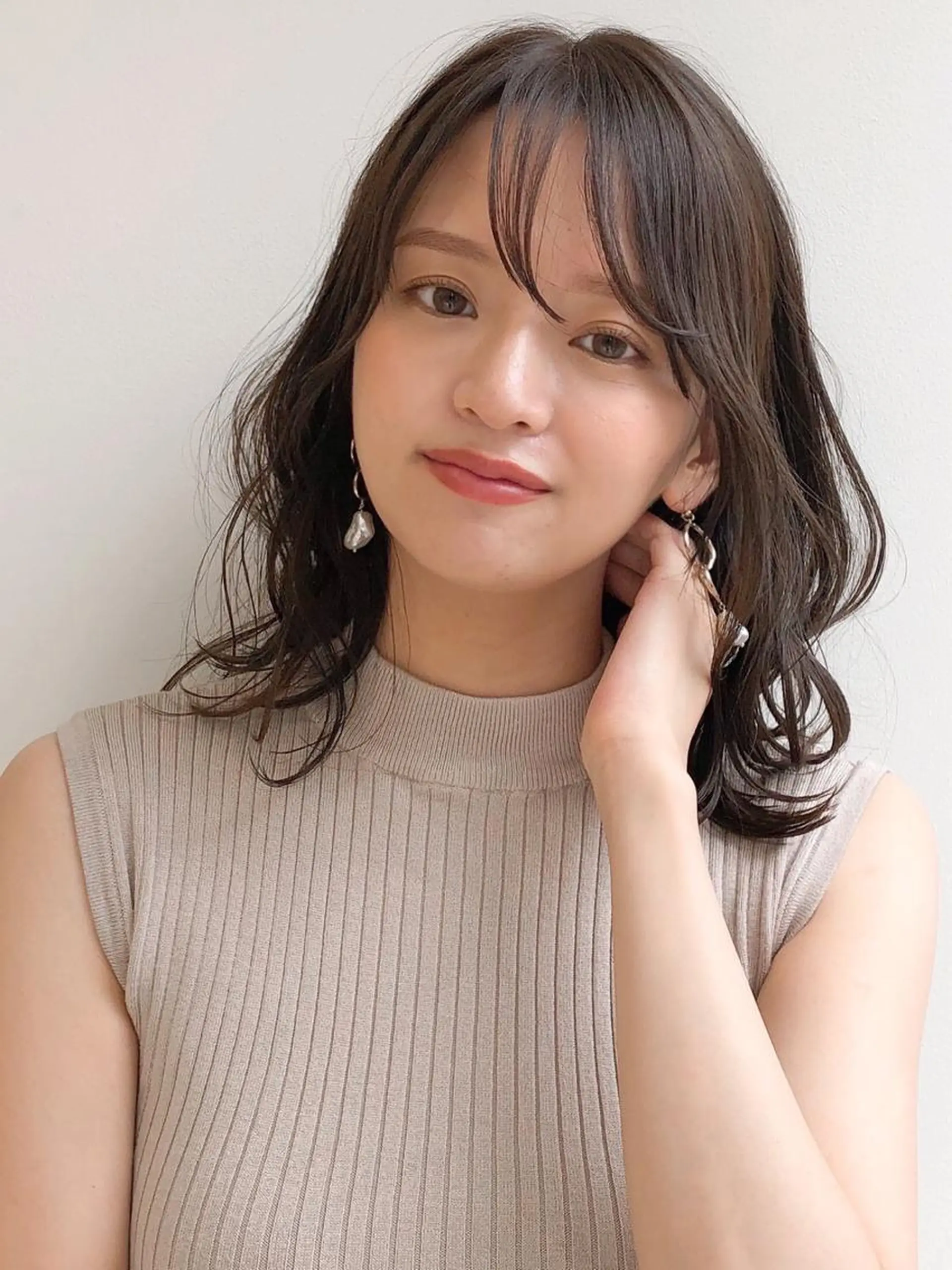ミディアム カラー くびれヘア 佐藤 侑哉のヘアスタイル