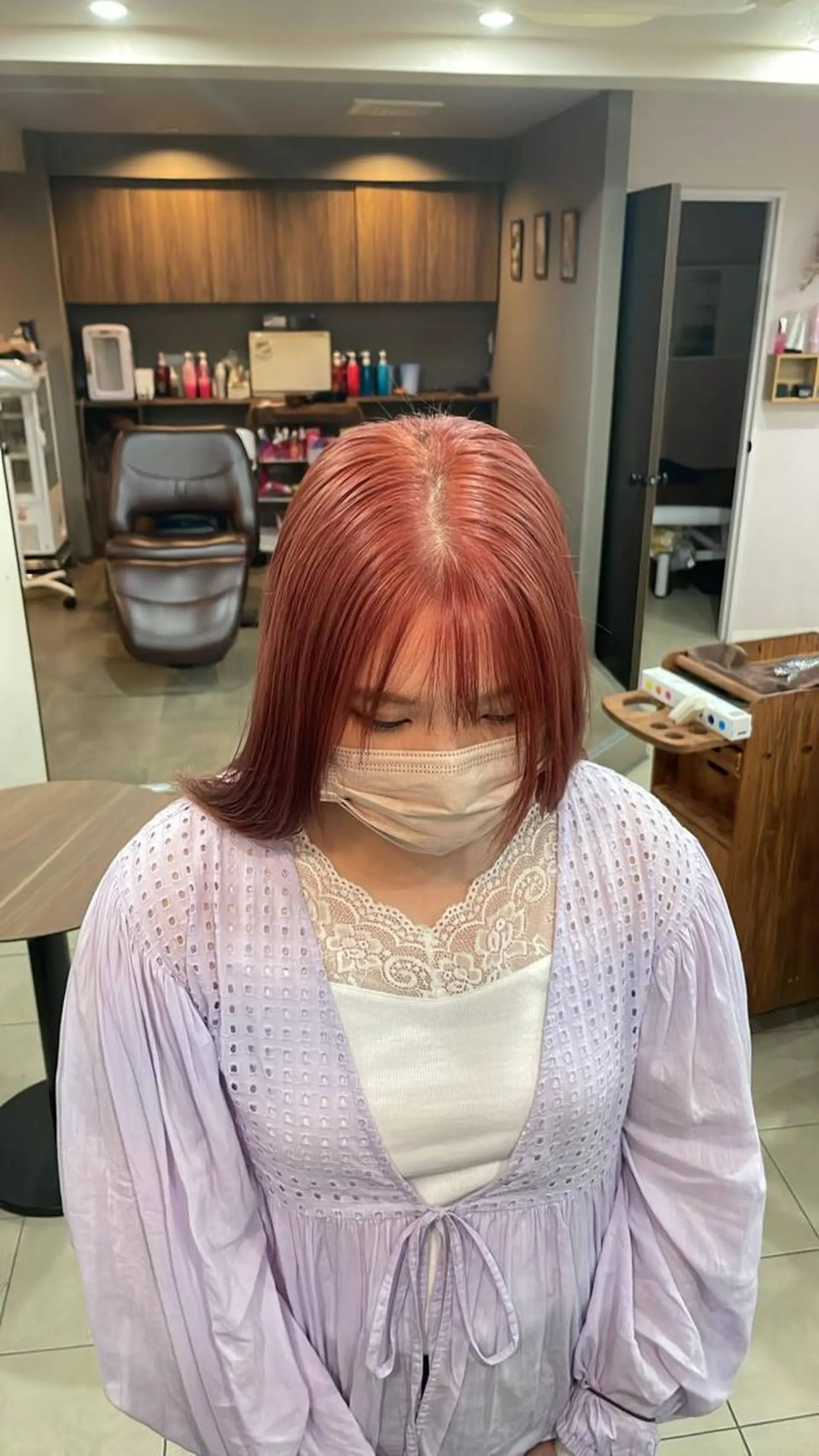 セミロング カラー ブリーチ ピンクカラー cinq PROJECT所属・ミルクティーベージュ /三村克彦のヘアスタイル