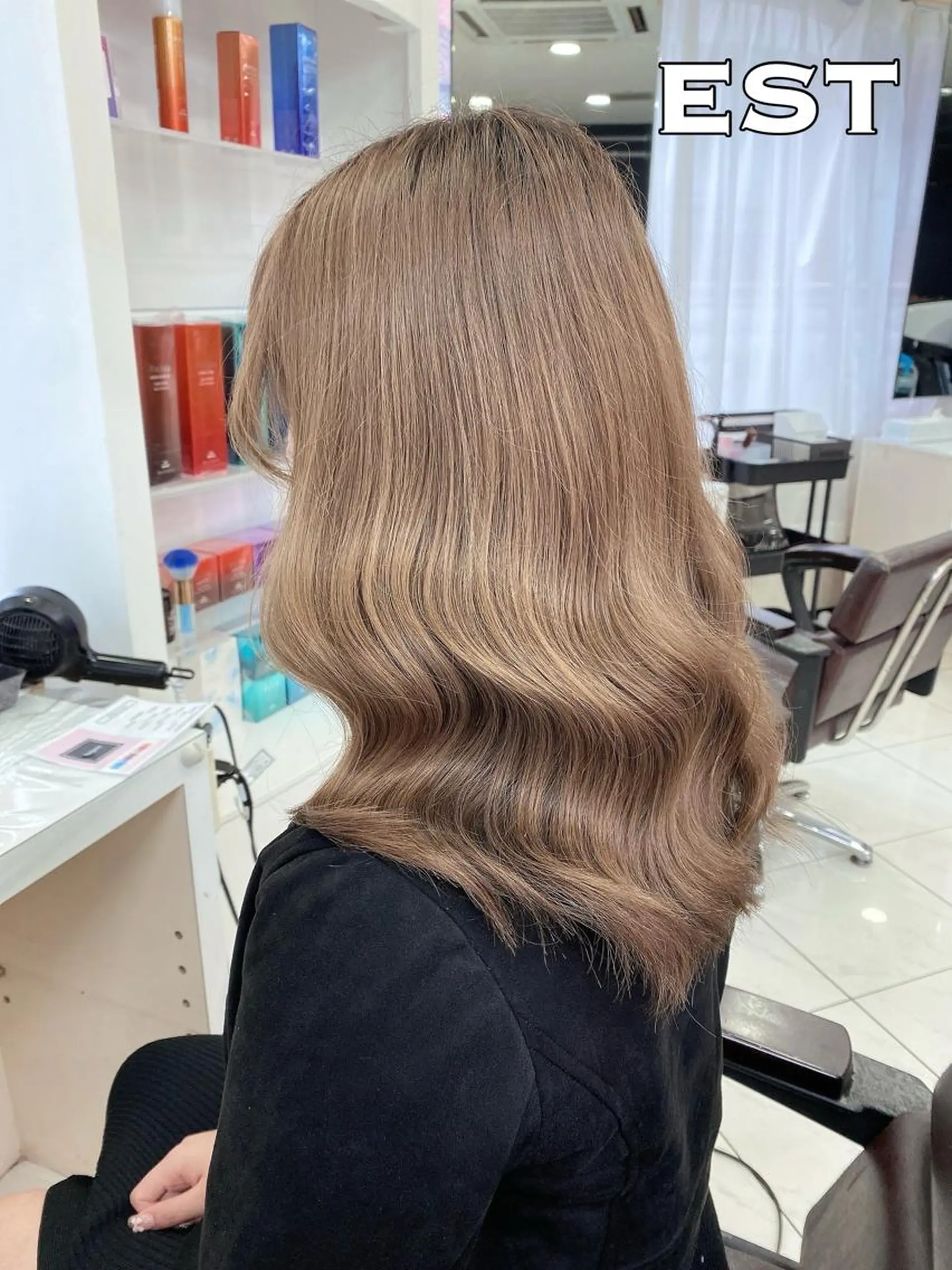 ロング カラー ヘアアレンジ シールエクステ バレイヤージュ ベージュカラー ブリーチ ケアブリーチ ヘアカラー エクステ M. KURUMIのヘアスタイル
