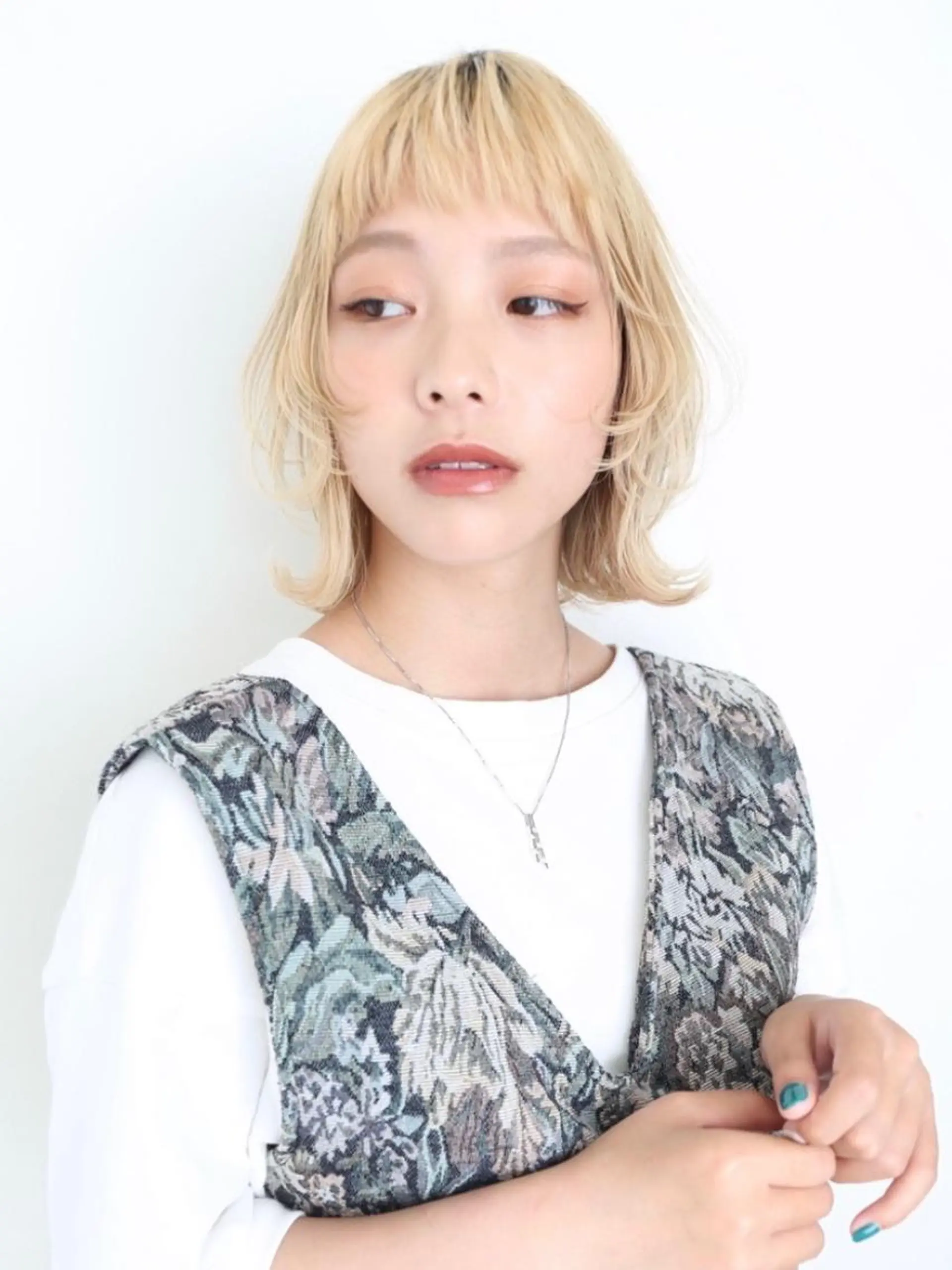 ショート カラー カット 顔まわりカット レイヤー桑原 日花理のヘアスタイル