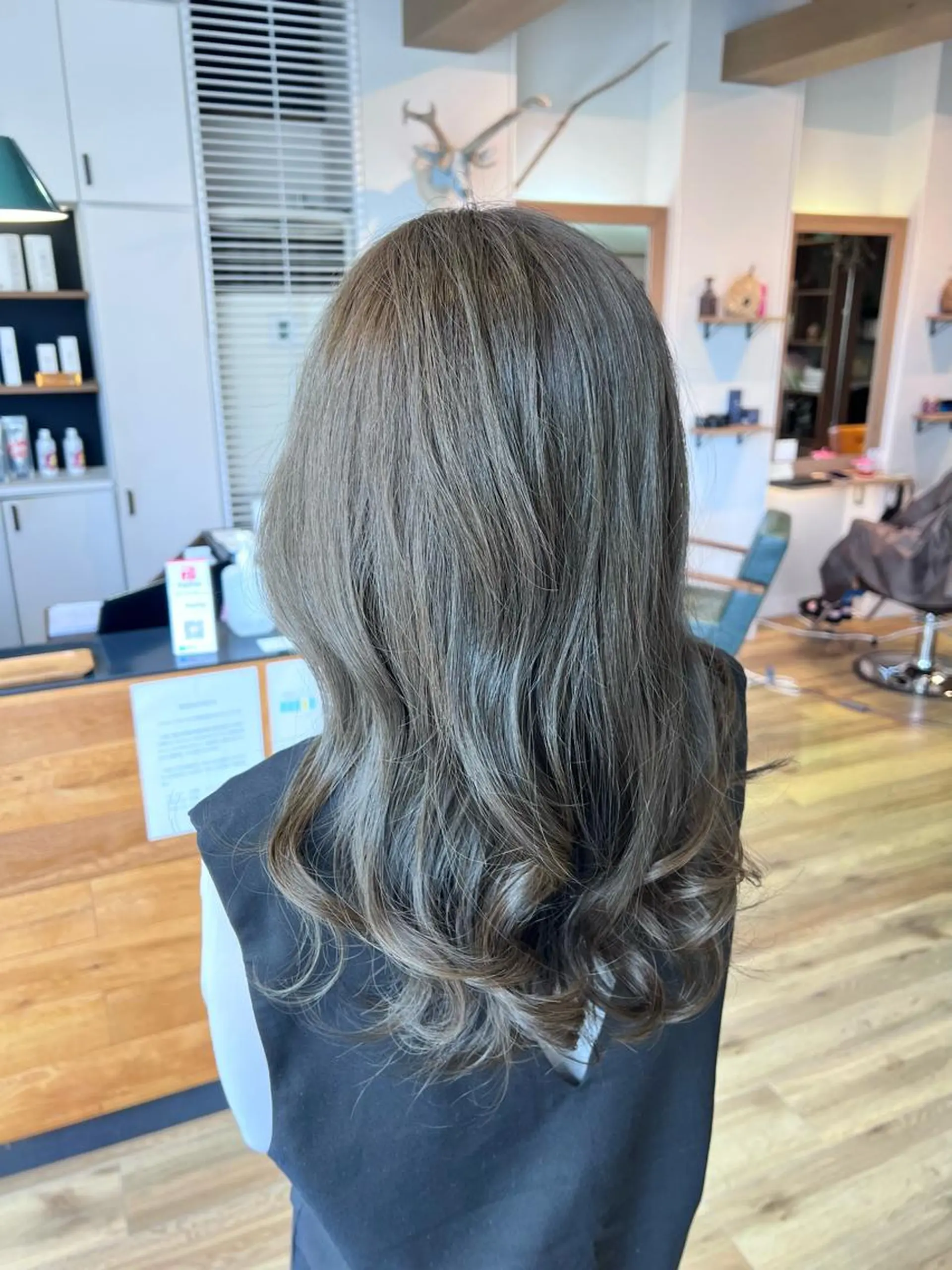 ロング カラー ベージュカラー ヘアカラー トリートメント ツキダテ ユイのヘアスタイル