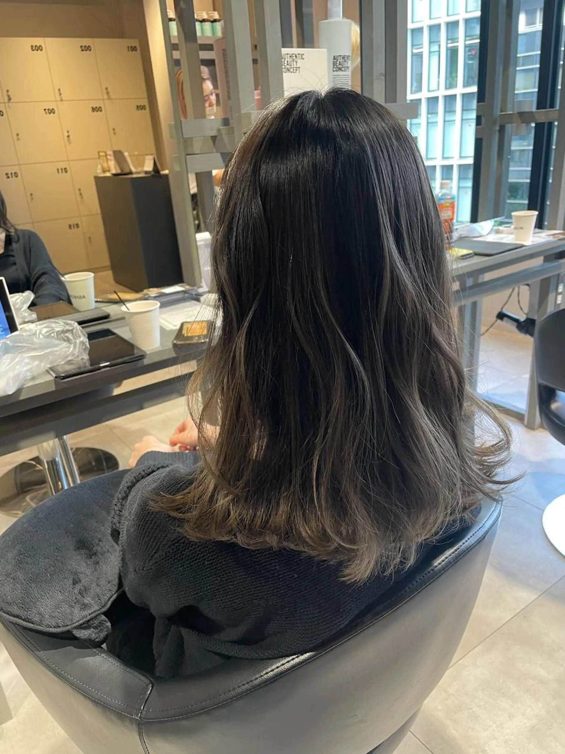 ミディアム カラー グラデーションカラー ハイライトカラー ハイライト ヘアカラー トリートメント ブリーチ👩‍🦳/ ‪✂︎MANAMIのヘアスタイル