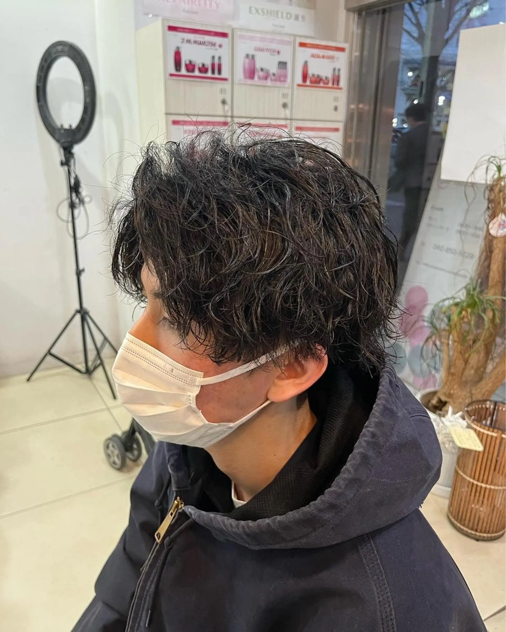 ミディアム パーマ メンズ ミディアムパーマ メンズパーマ 波巻きパーマ スパイラルパーマ カット パーマ 韓国風メンズ/毛流れ ヘアなら須田龍世のヘアスタイル