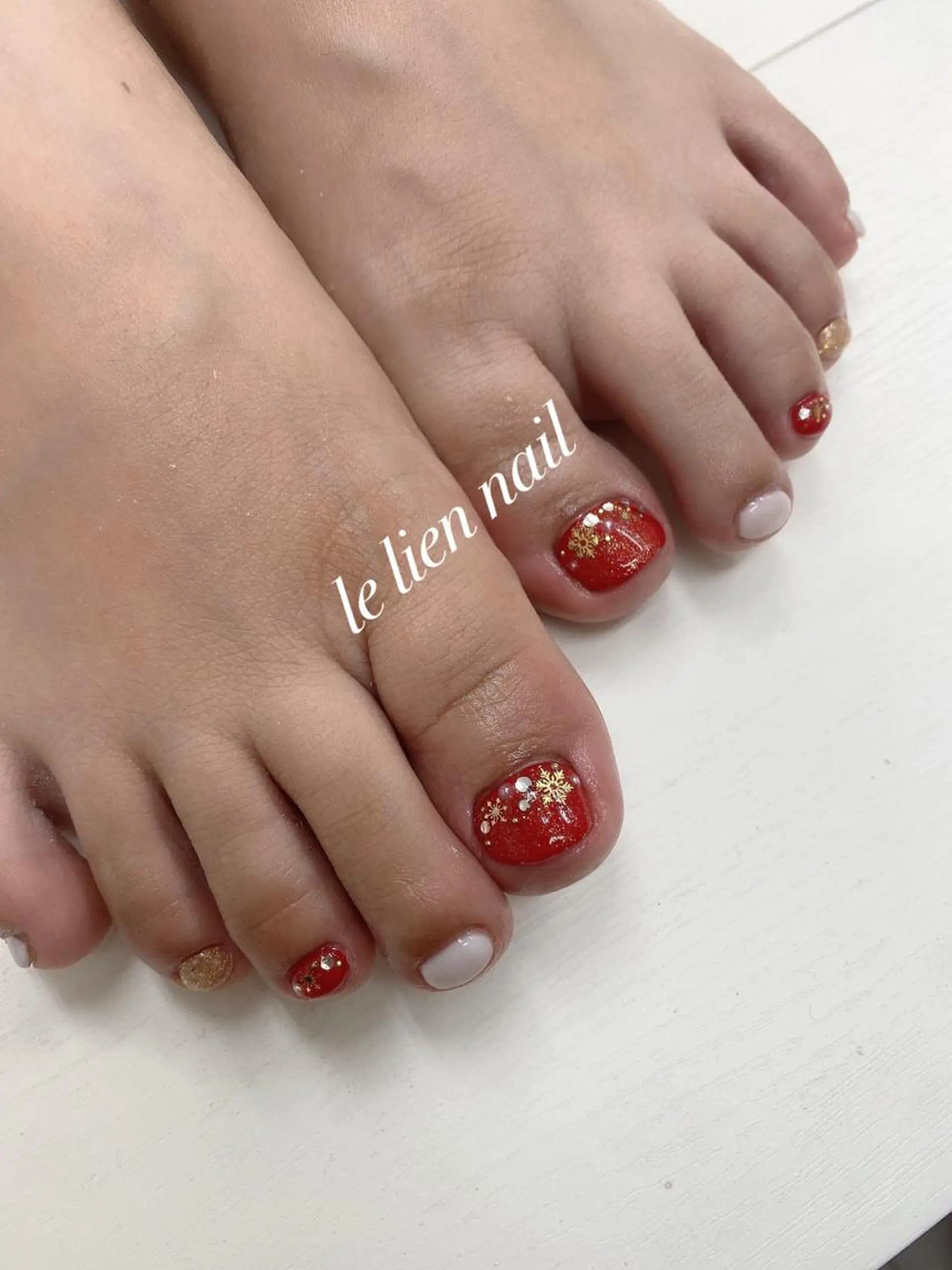 ネイル フットネイル キラキラネイル 冬ネイル クリスマス フットネイル le lien nailのネイルデザイン