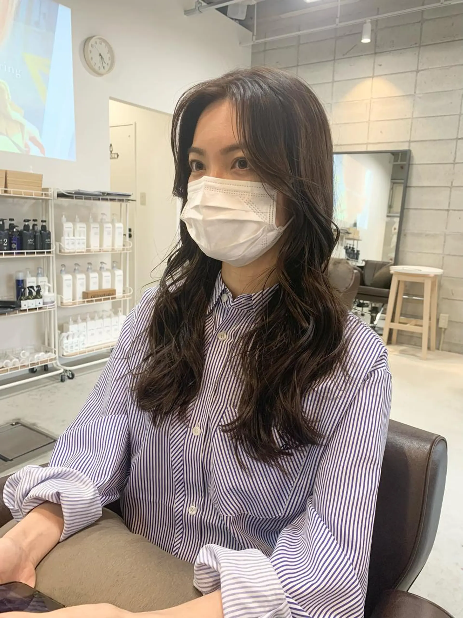 ロング カラー カット パーマ トリートメント 新海 芳樹のヘアスタイル