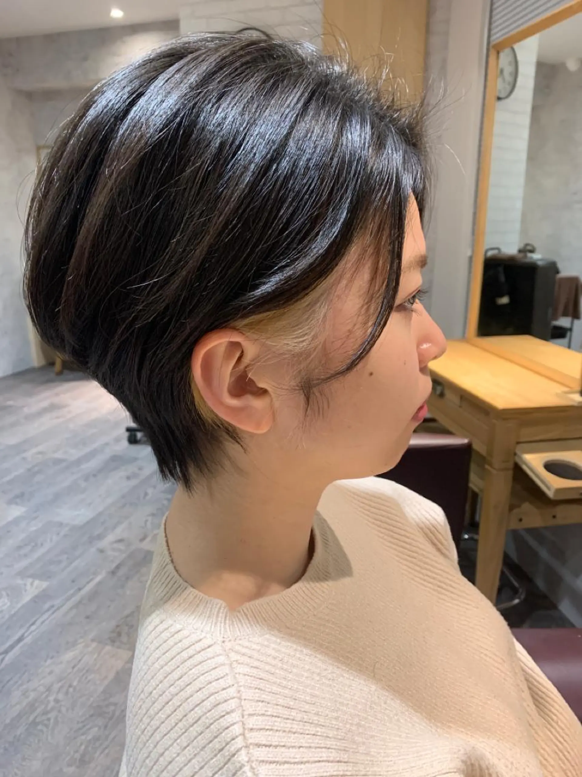 ショート カラー イヤリングカラー バレイヤージュ KAZUMAのヘアスタイル