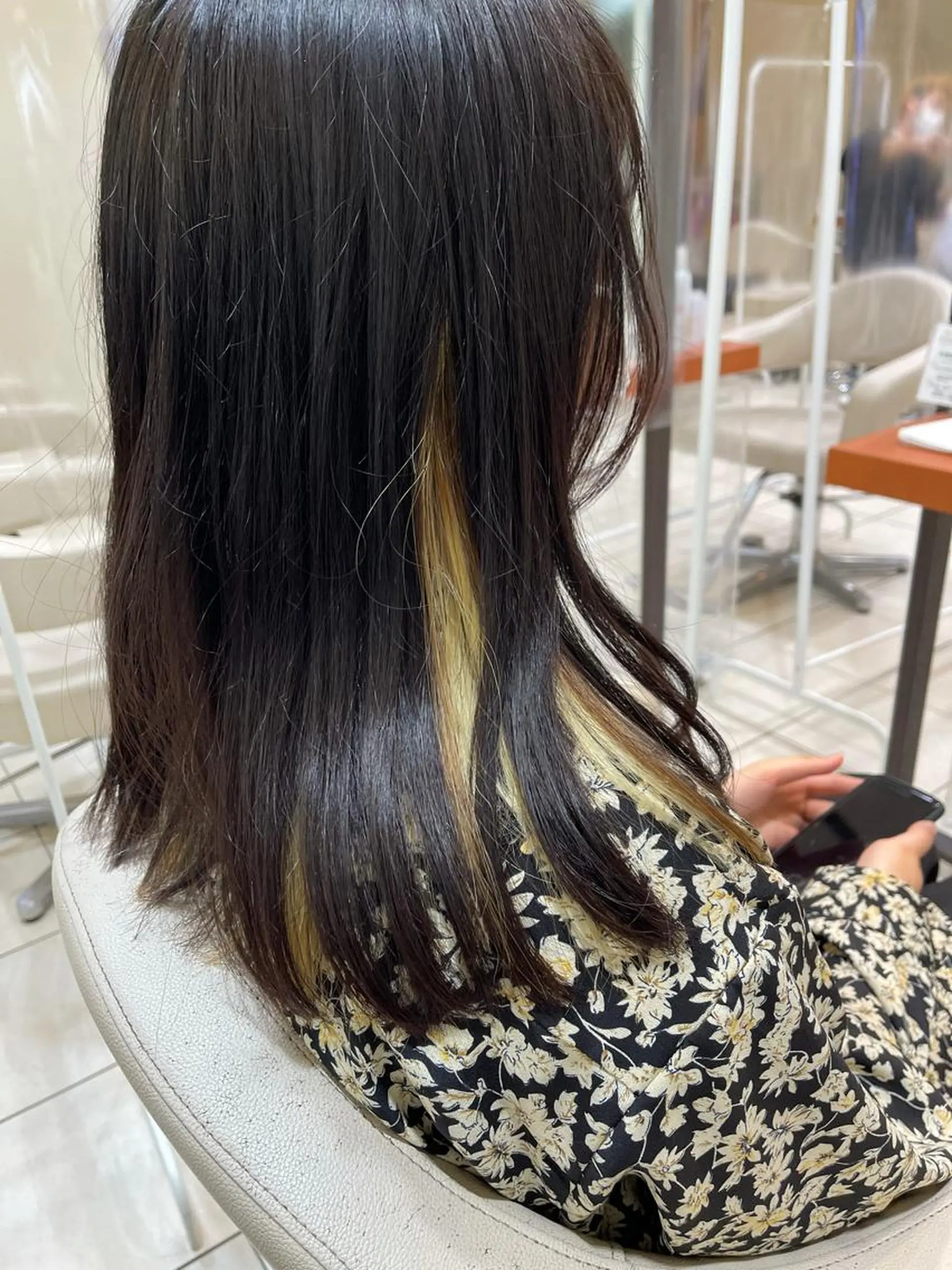 セミロング カラー 黒髪 ブルーカラー ブルーブラック カネヒラ リョウスケのヘアスタイル