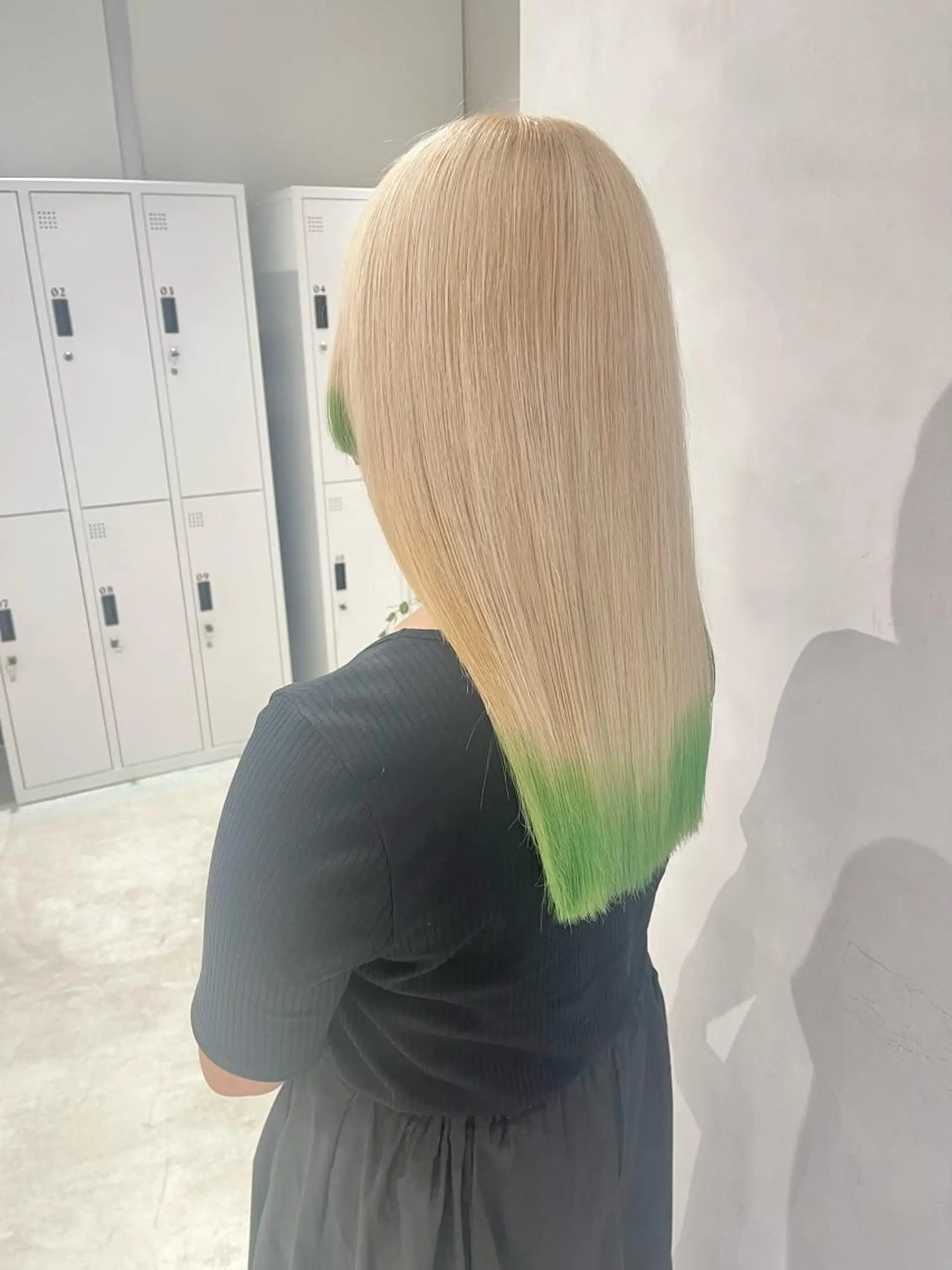 セミロング カラー ブリーチ ブロンド ホワイトブロンド 🦋レイヤーカット ミドリカワ🦋のヘアスタイル