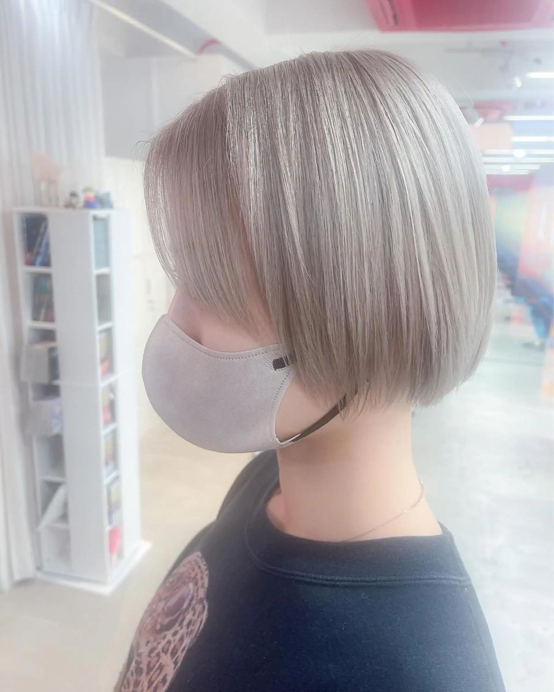 ショート カラー ベージュカラー ブリーチ エドルカラー イルミナカラー ホワイトベージュ カット ヘアカラー BOX mico.のヘアスタイル