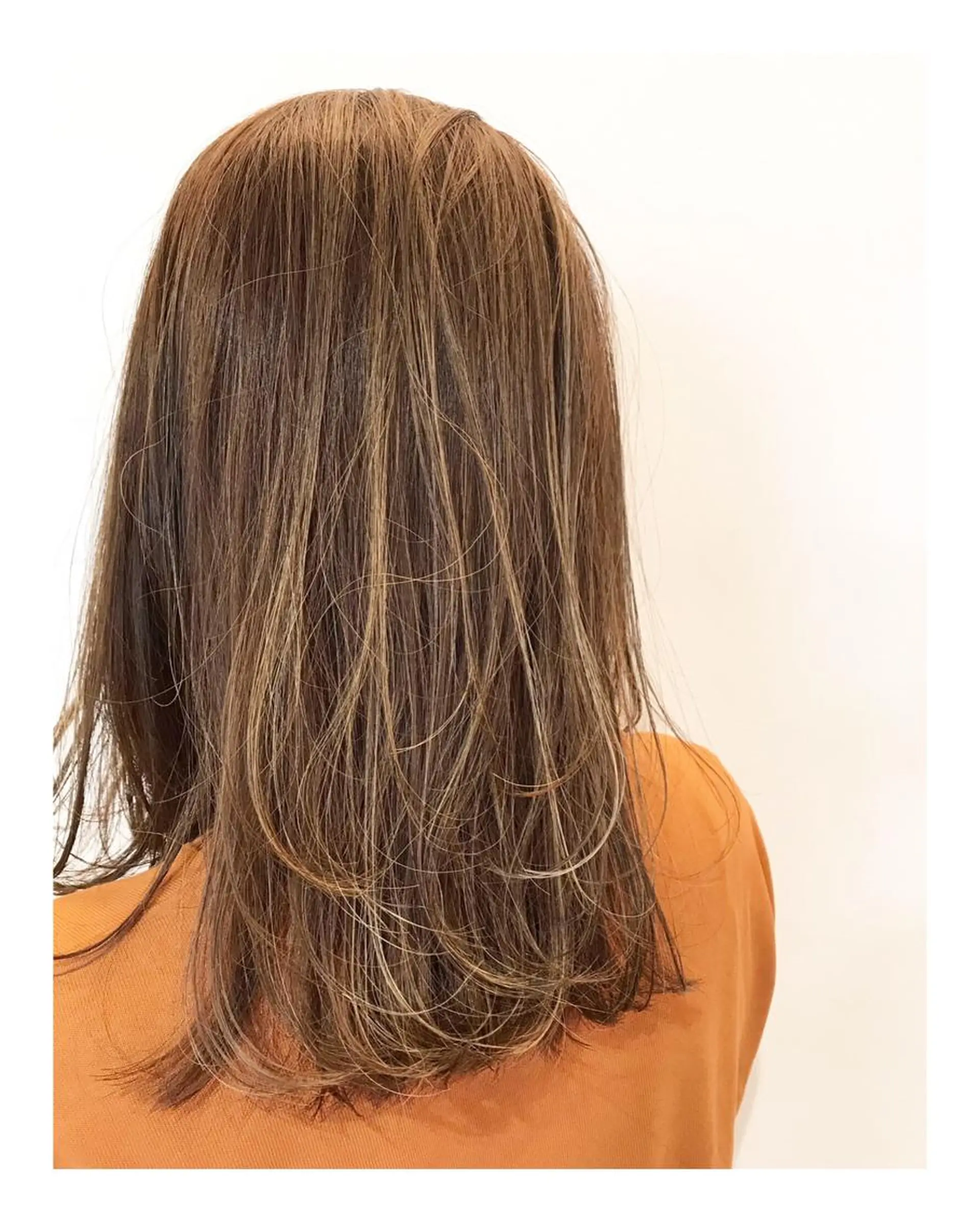 セミロング アッシュ ハイライト ヘアカラー 河田 海陽のヘアスタイル