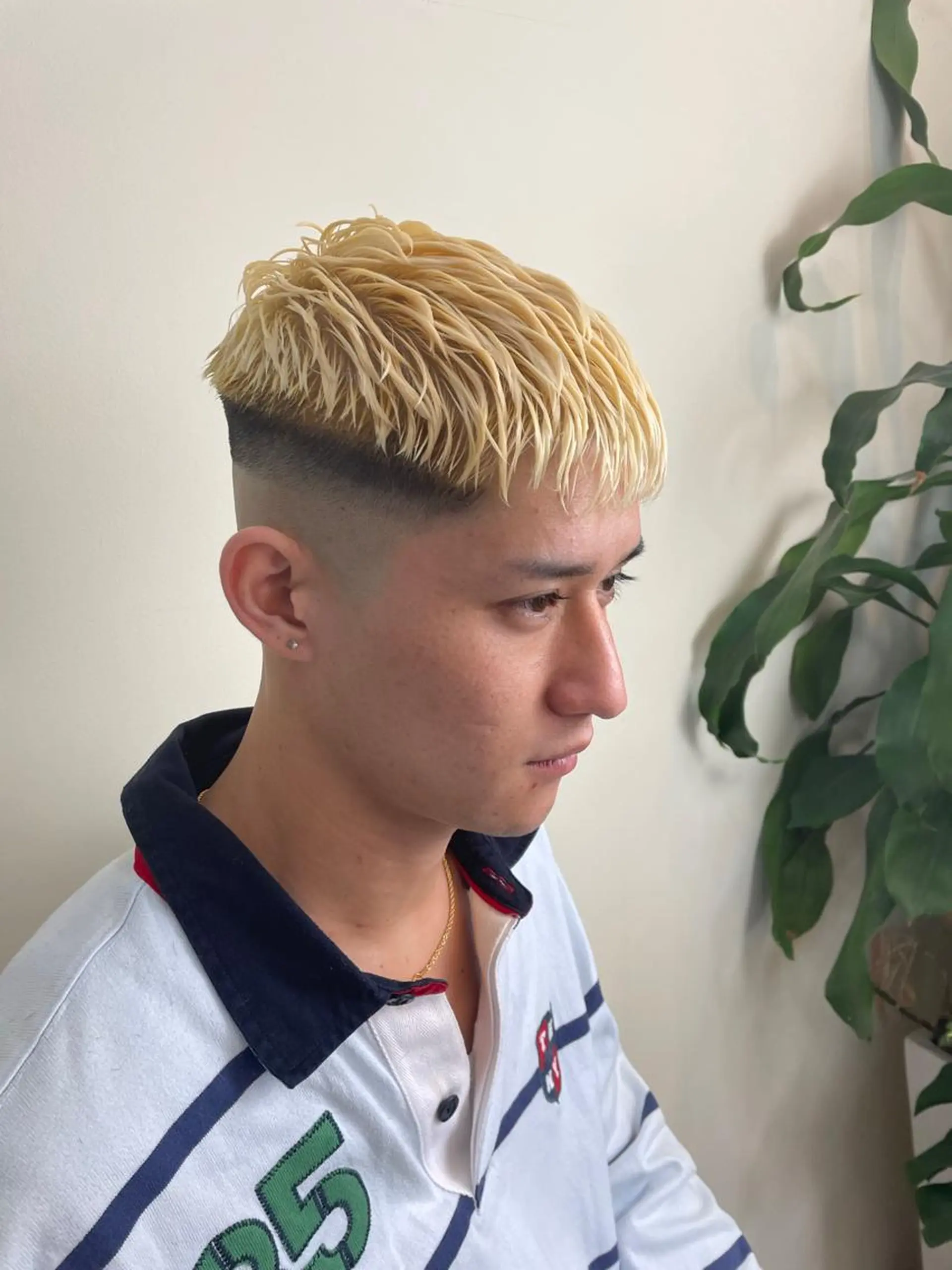 ショート カラー メンズ シールエクステ メンズバレイヤージュ メンズブリーチ フェードカット メンズハイライト カット ヘアカラー WEST OLAND加藤圭介のヘアスタイル