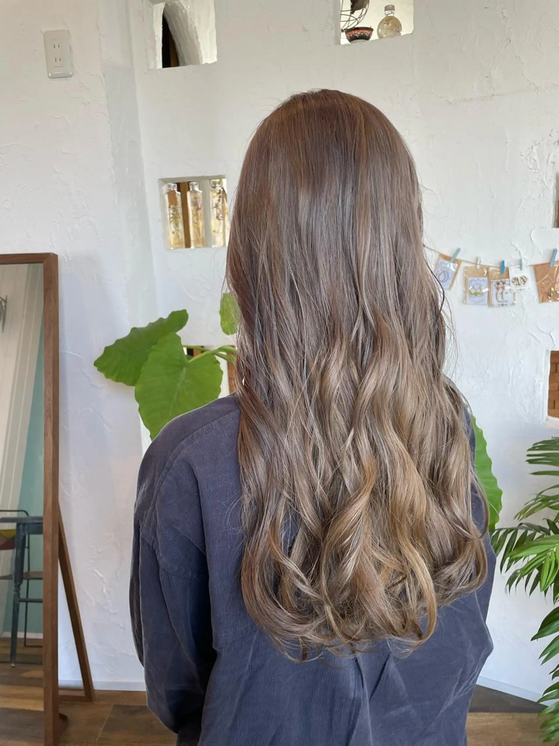 ロング カラー アッシュ 透明感カラー ハイライトカラー ハイトーンカラー ミルクティーアッシュ カット ヘアカラー ヘッドスパ 🌸小掛🌸 豊橋外国人風カラーのヘアスタイル